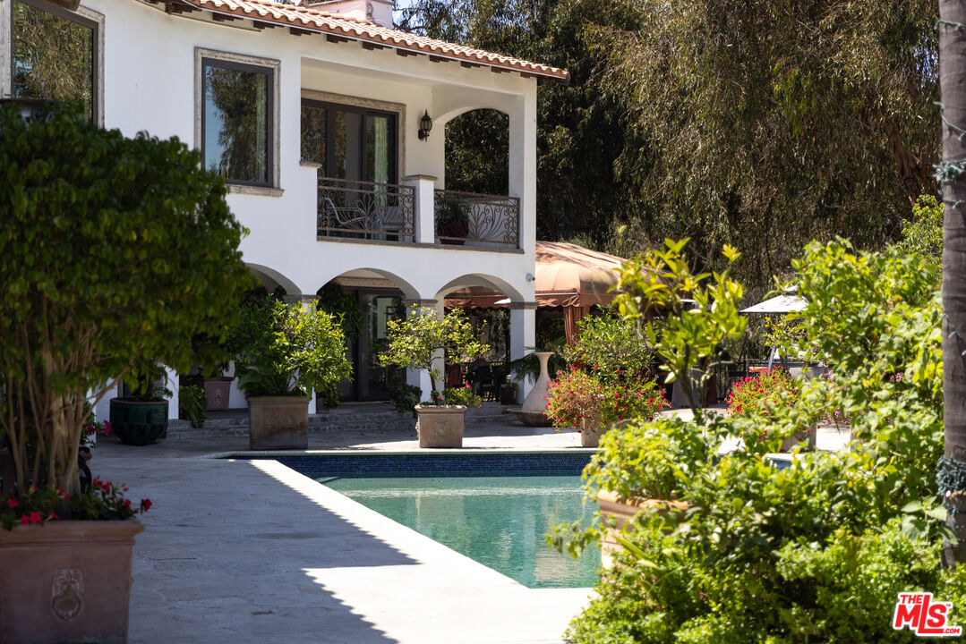 13355 Mulholland Dr