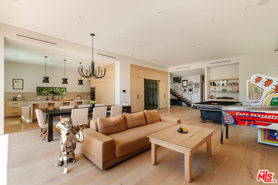 819 N Ogden Dr