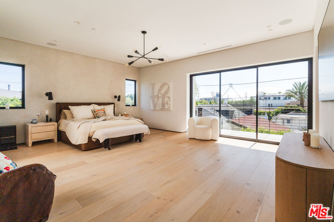 819 N Ogden Dr