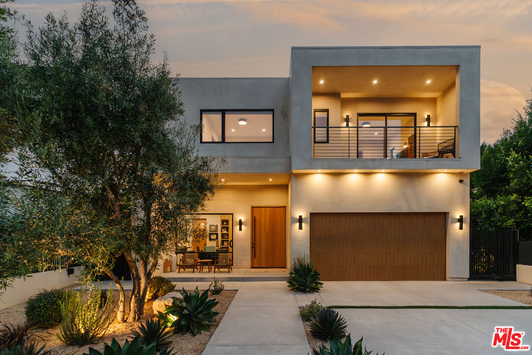 819 N Ogden Dr