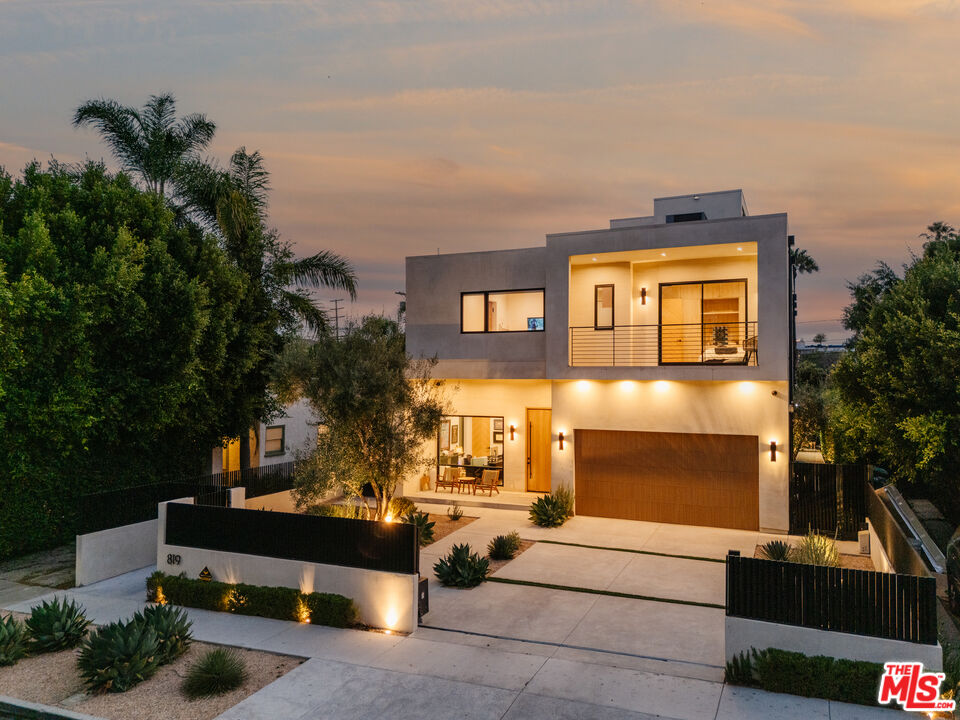 819 N Ogden Dr