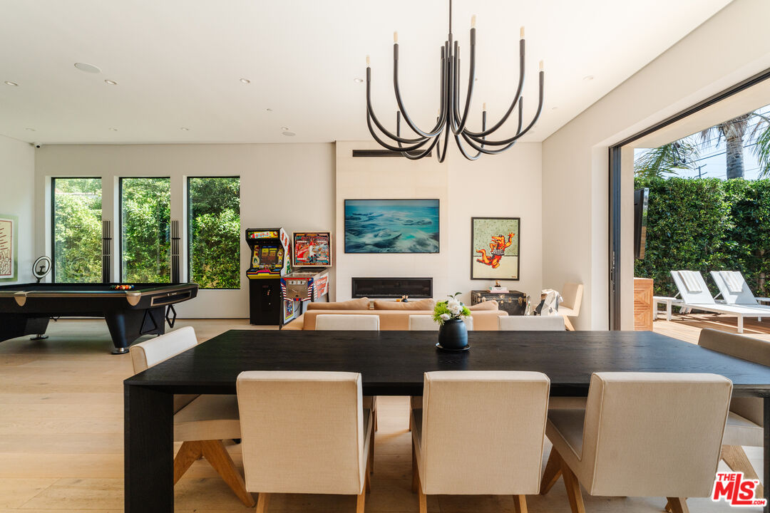 819 N Ogden Dr
