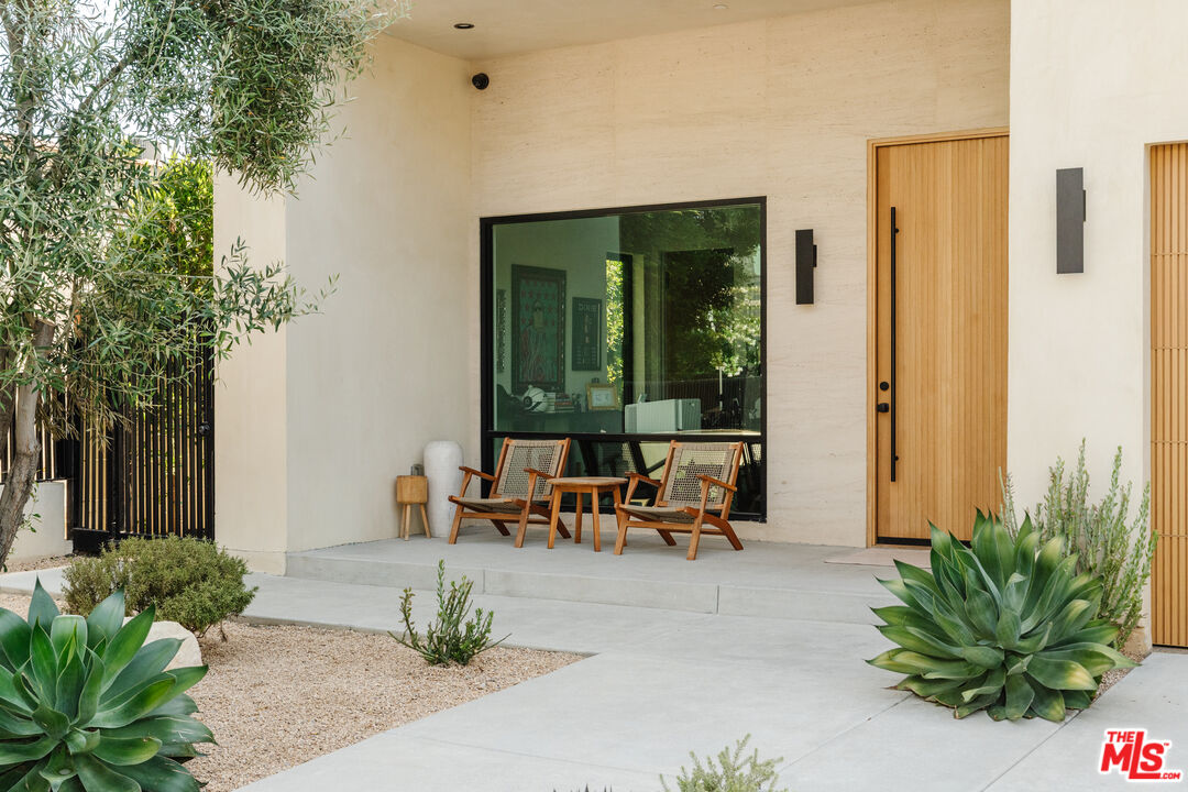 819 N Ogden Dr