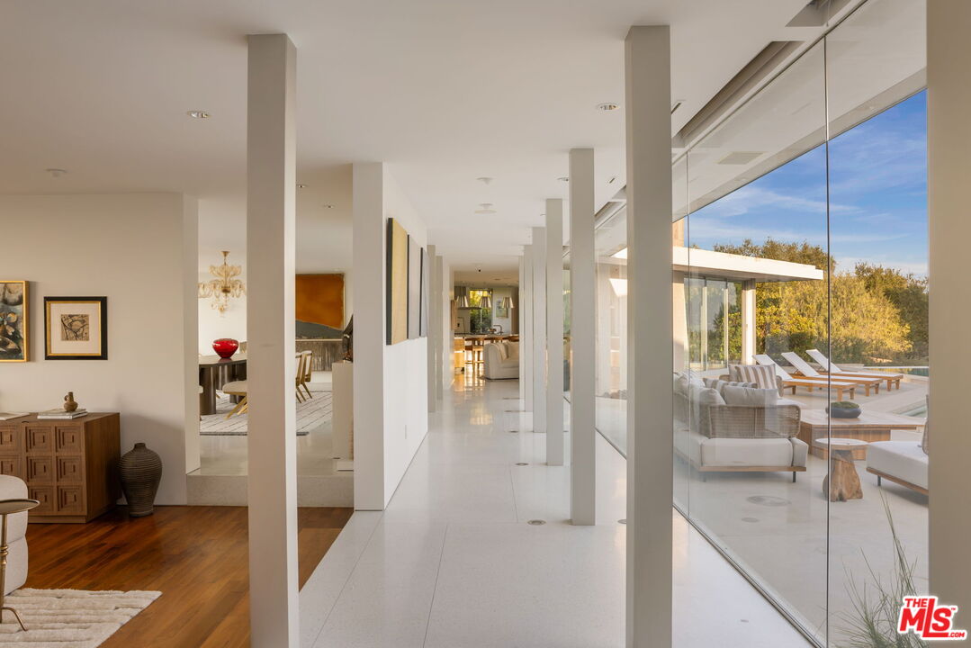 14700 Mulholland Dr