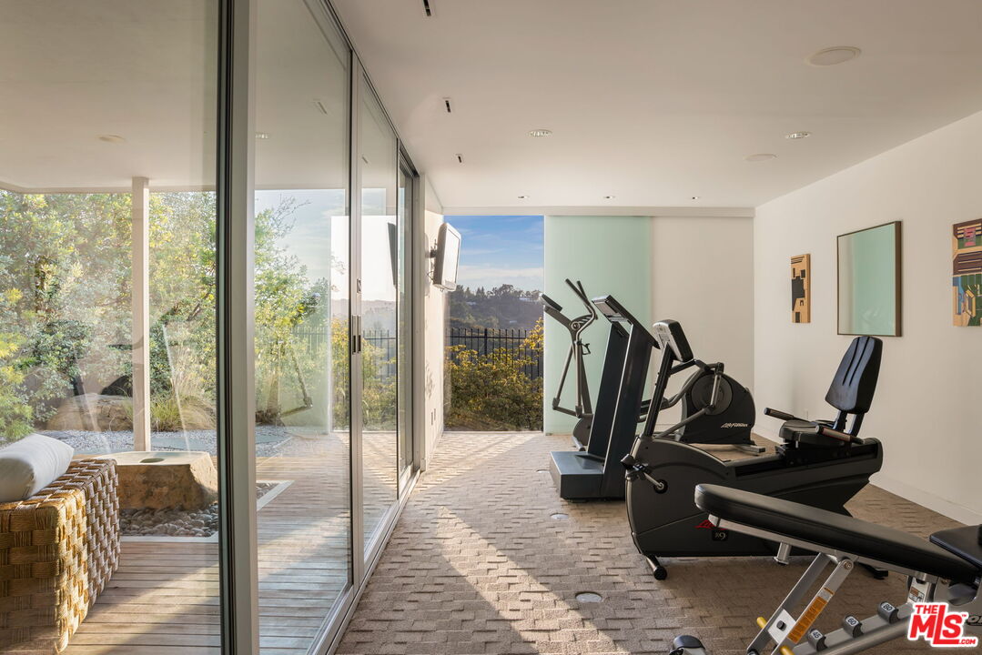 14700 Mulholland Dr