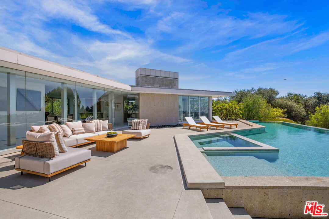 14700 Mulholland Dr