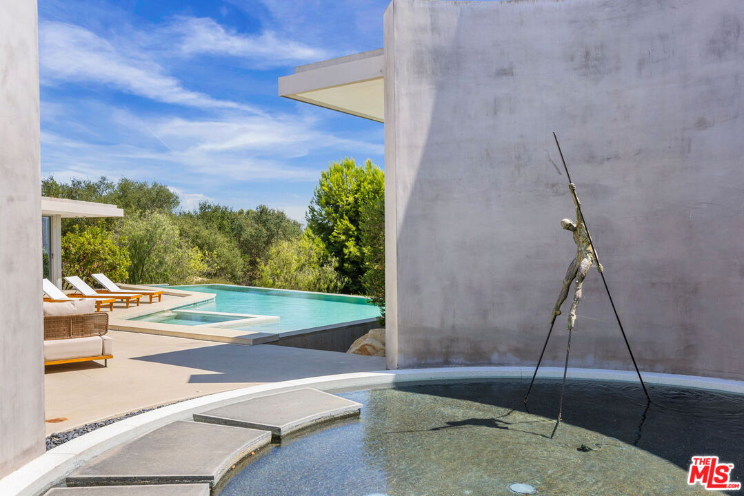 14700 Mulholland Dr