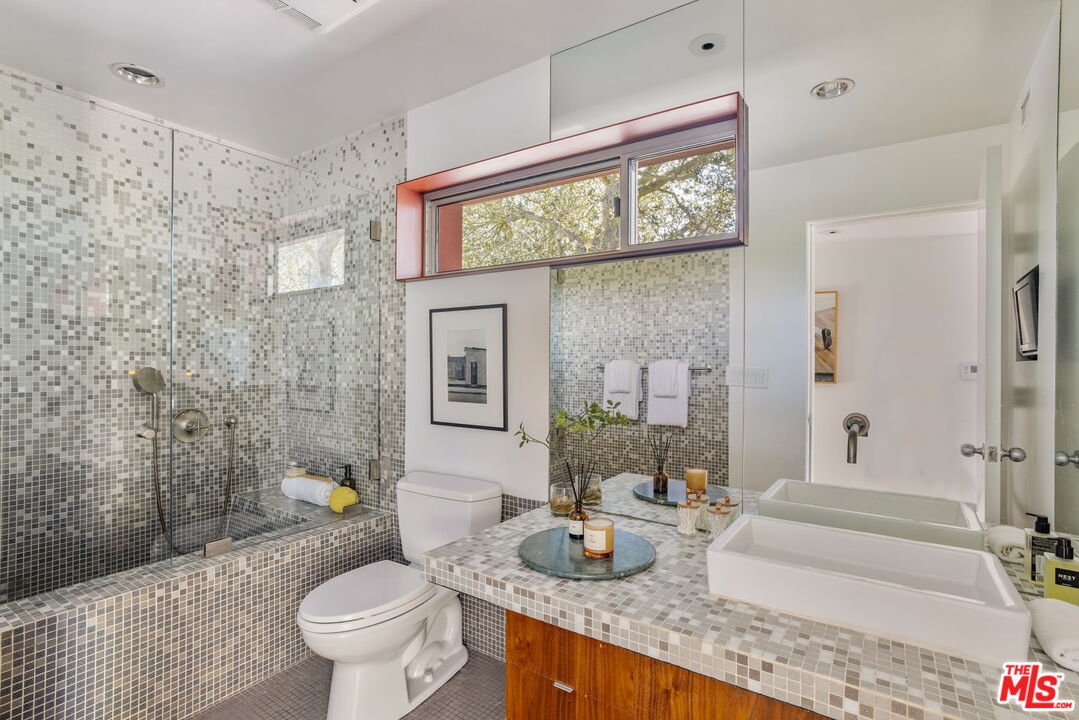14700 Mulholland Dr