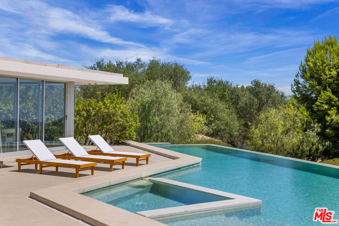 14700 Mulholland Dr