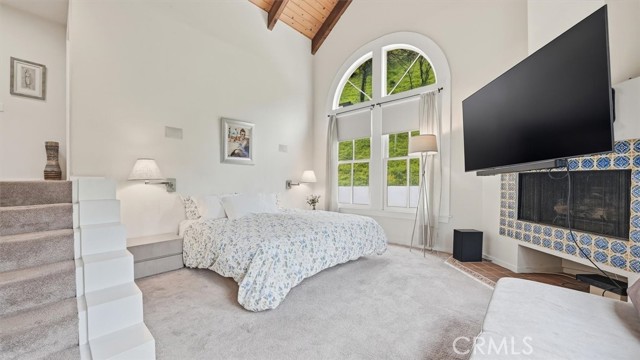 9856 Portola DR