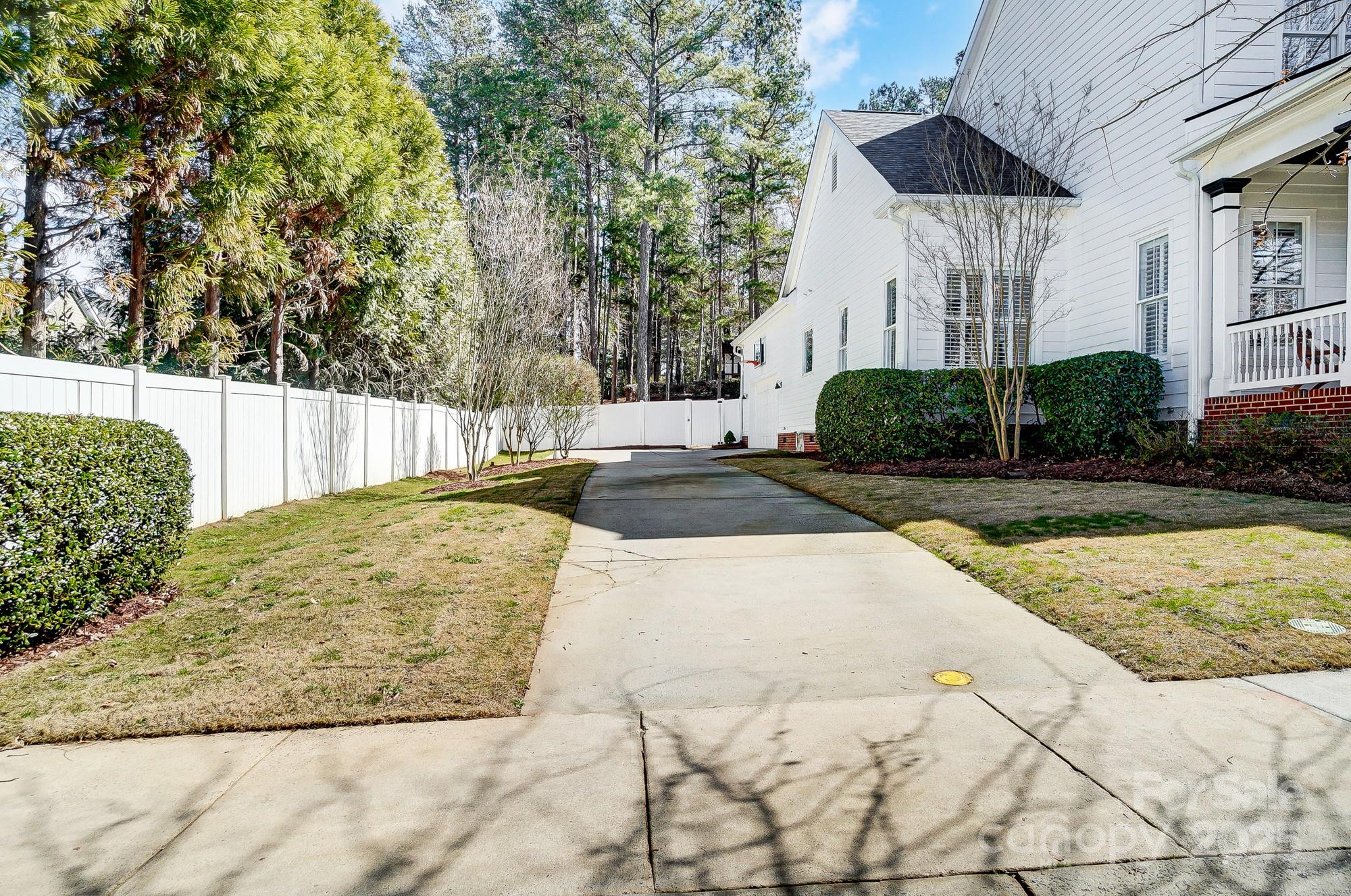 815 Stratford Run Drive