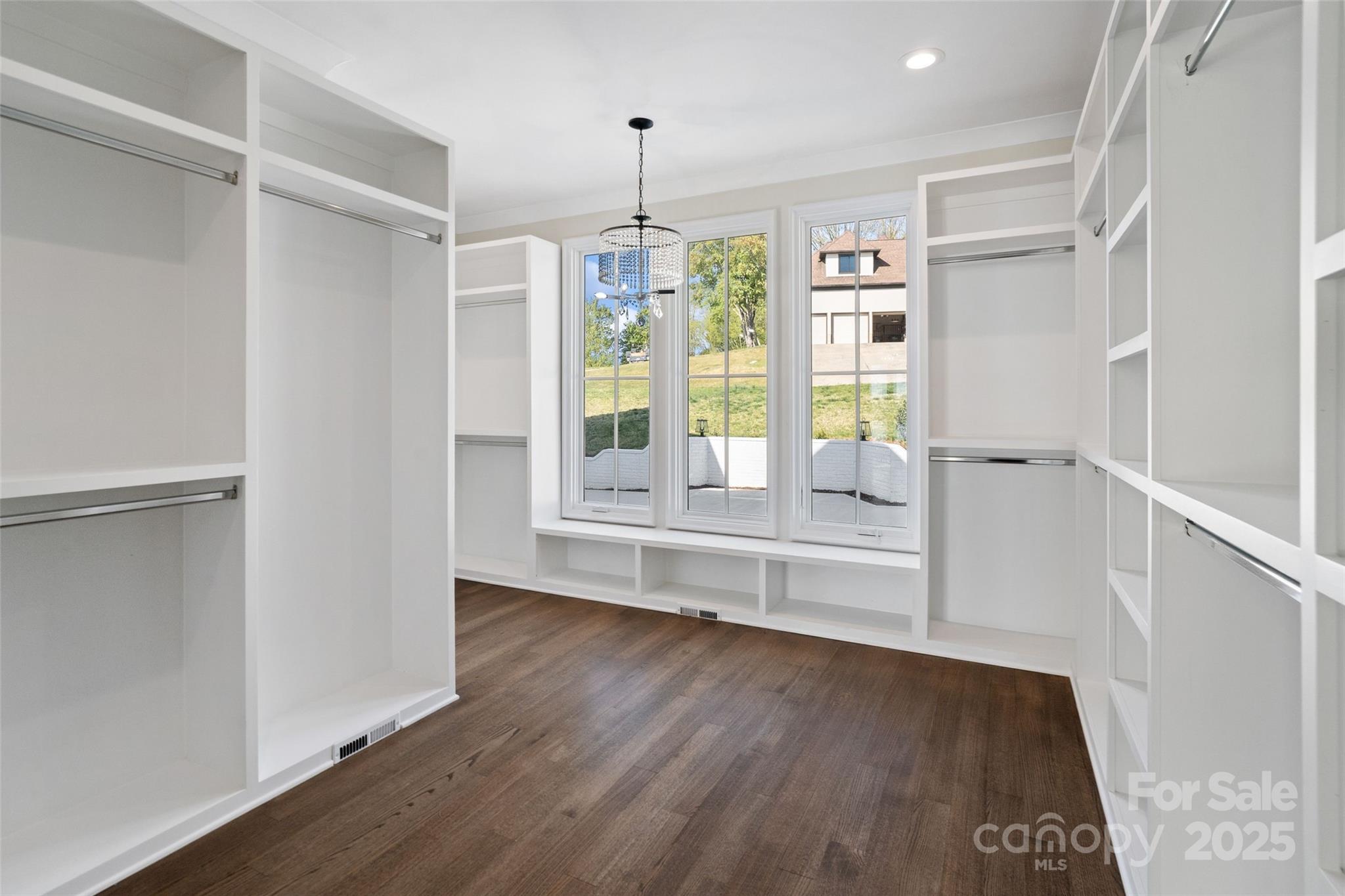 7116 Topsail Circle