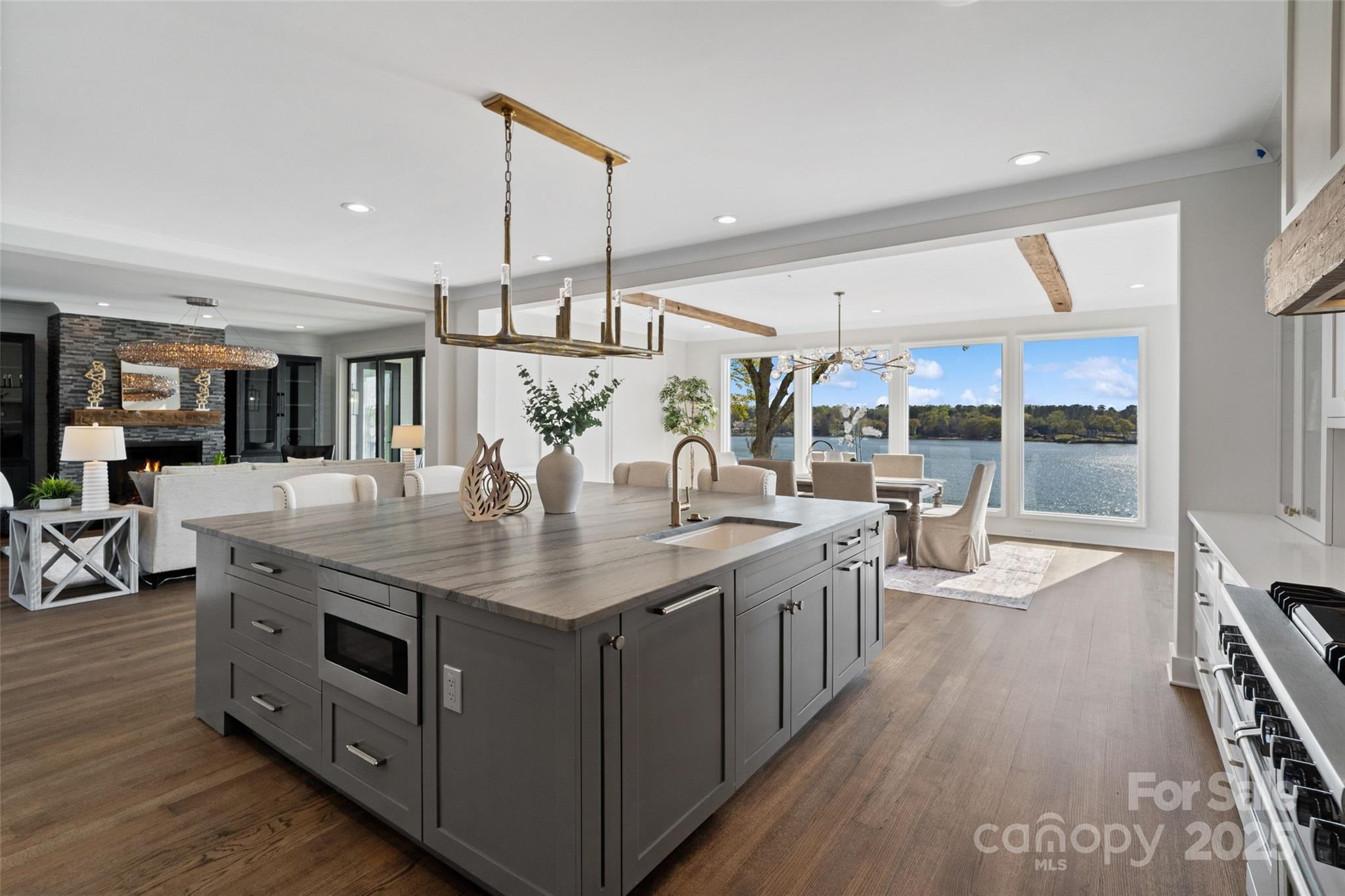 7116 Topsail Circle