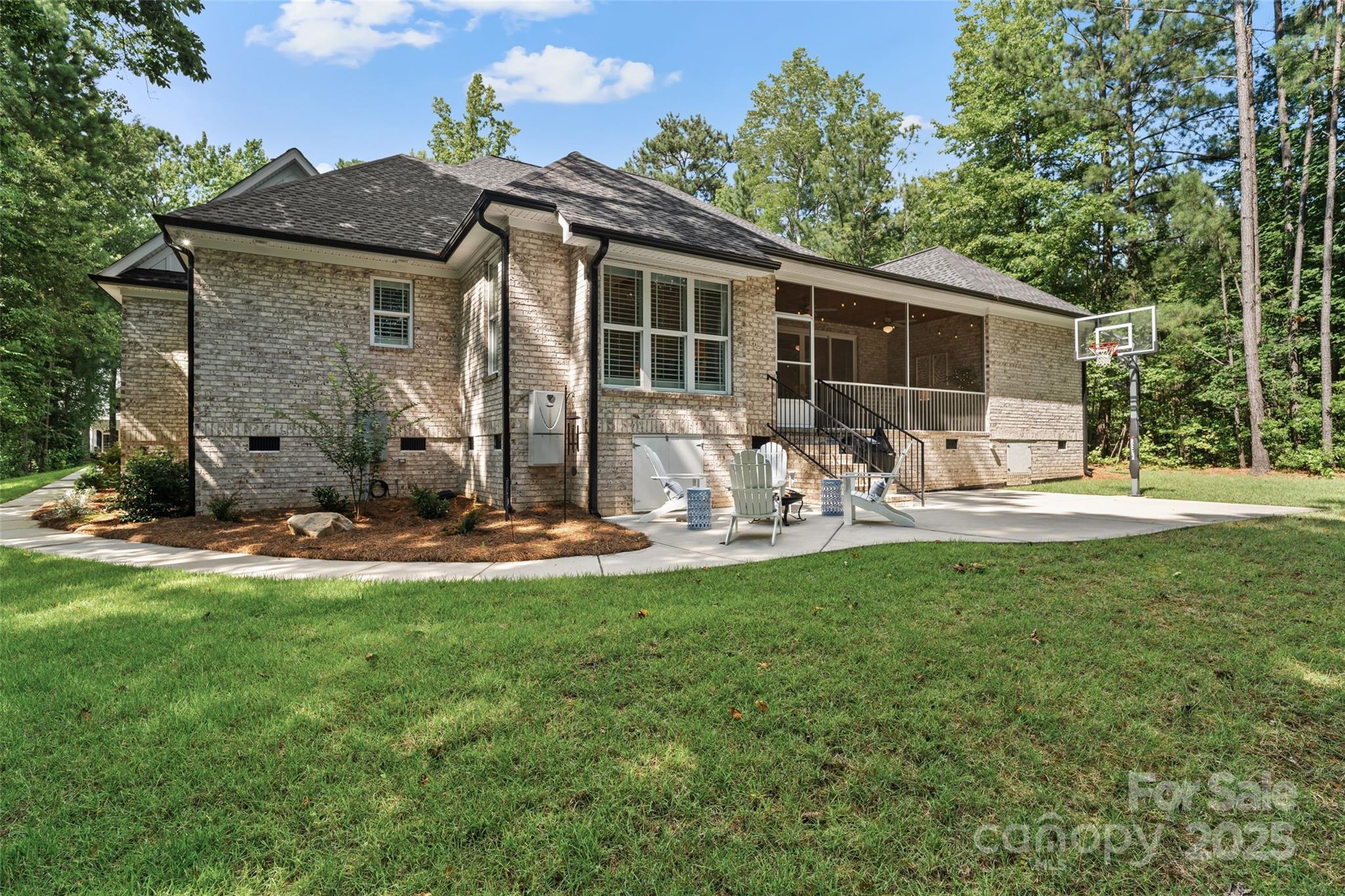 1381 Ridgewood Drive