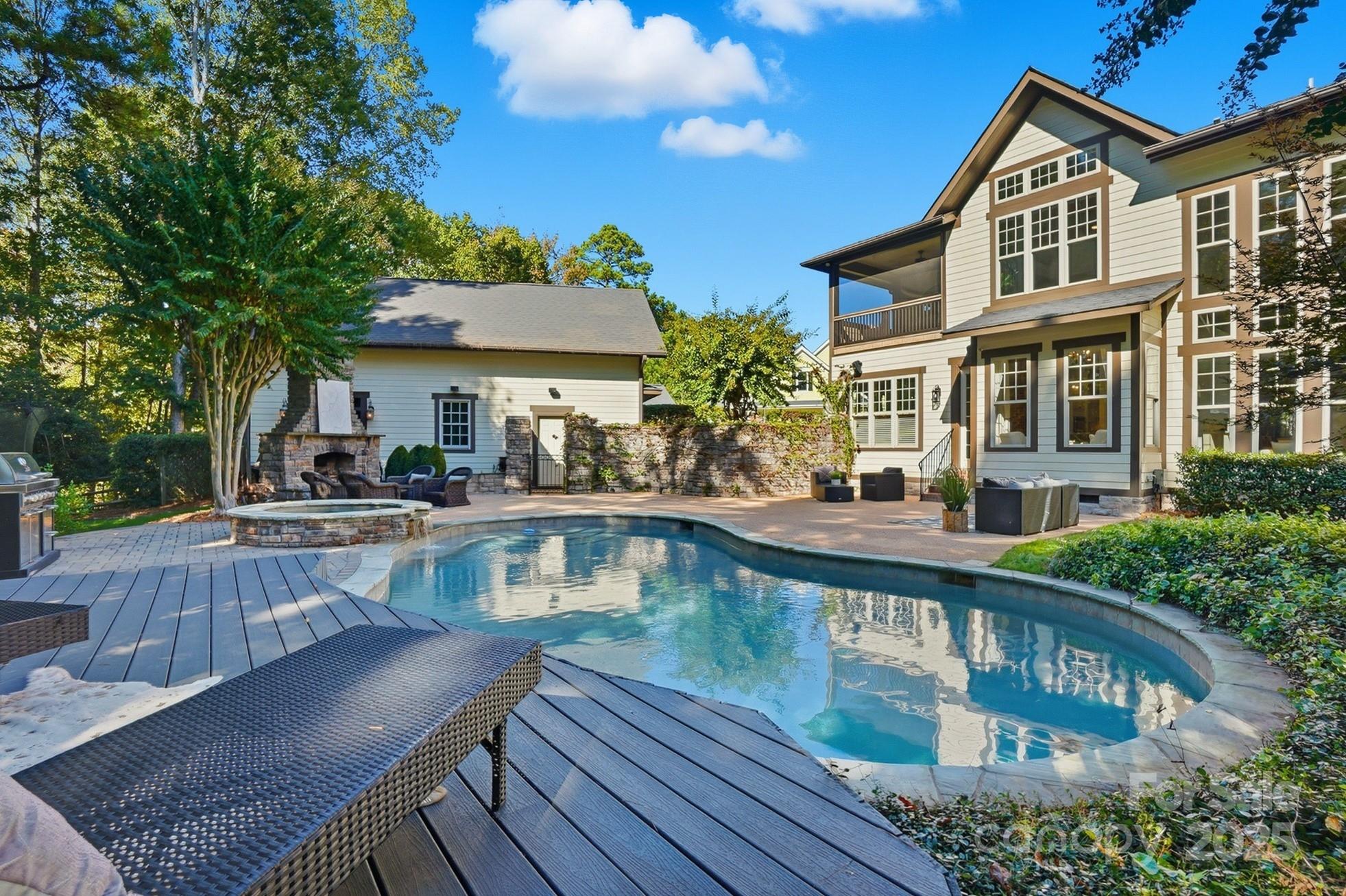 2424 Commons Court