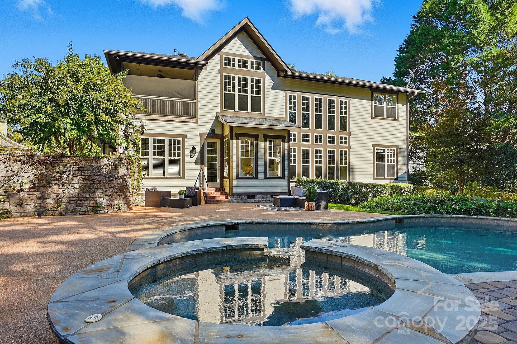 2424 Commons Court