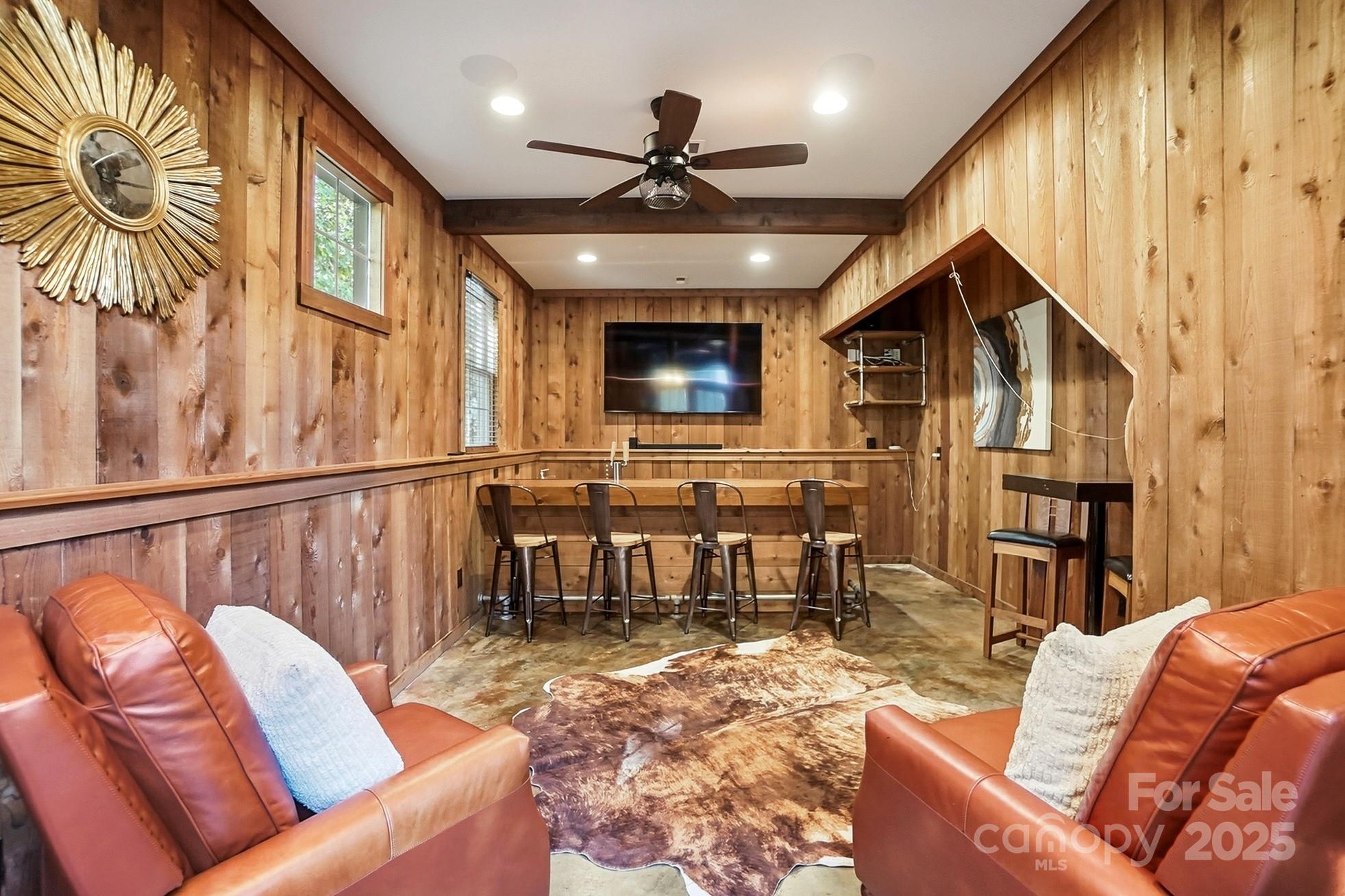 2424 Commons Court