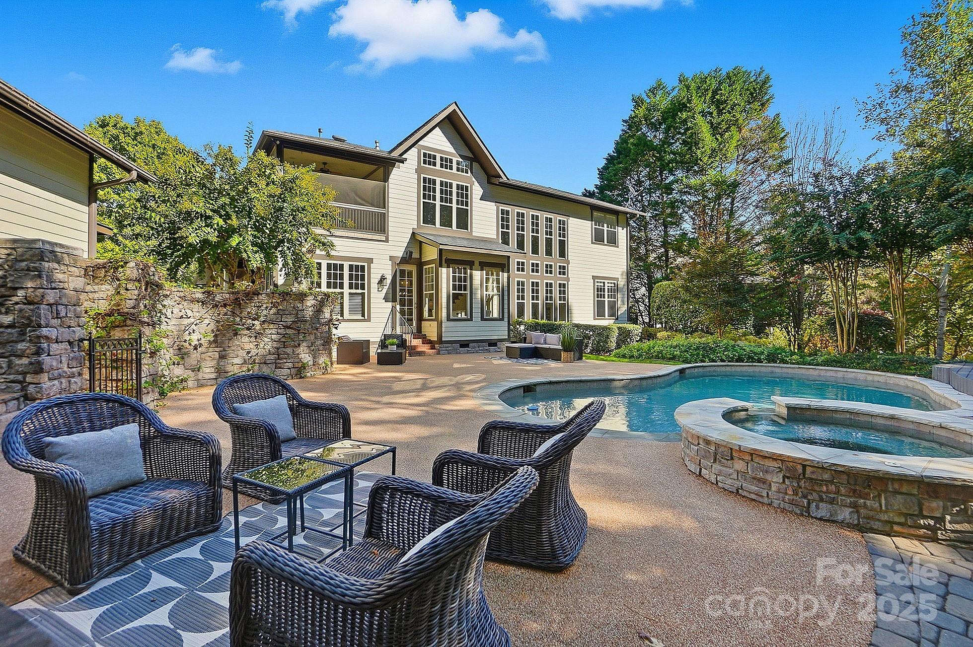 2424 Commons Court