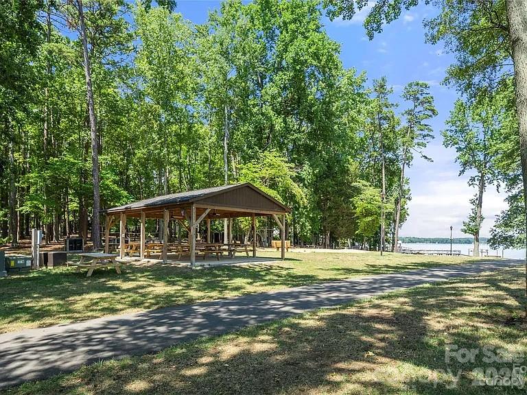 215 Riverview Terrace