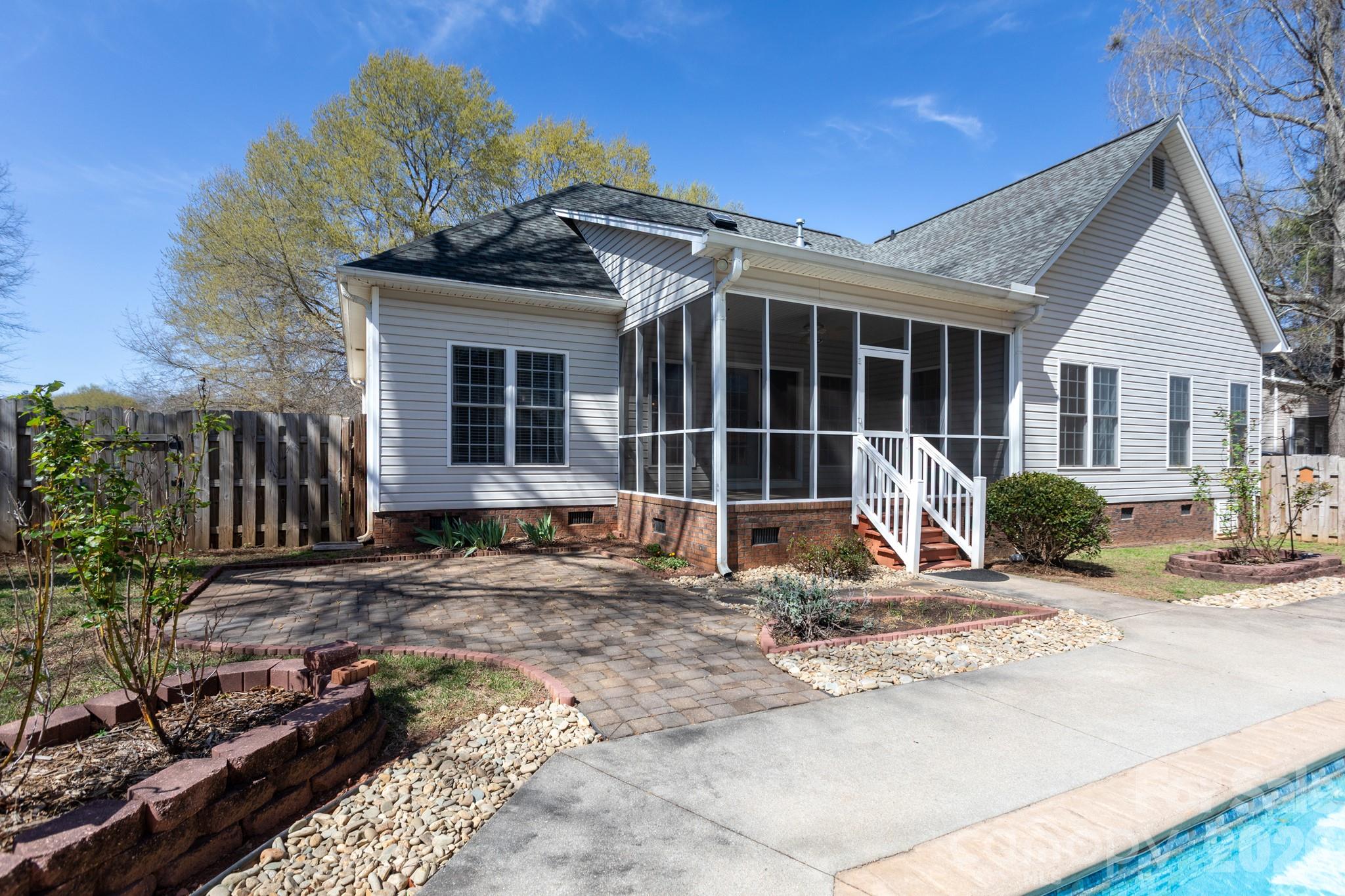 1525 Garrett Landen Drive