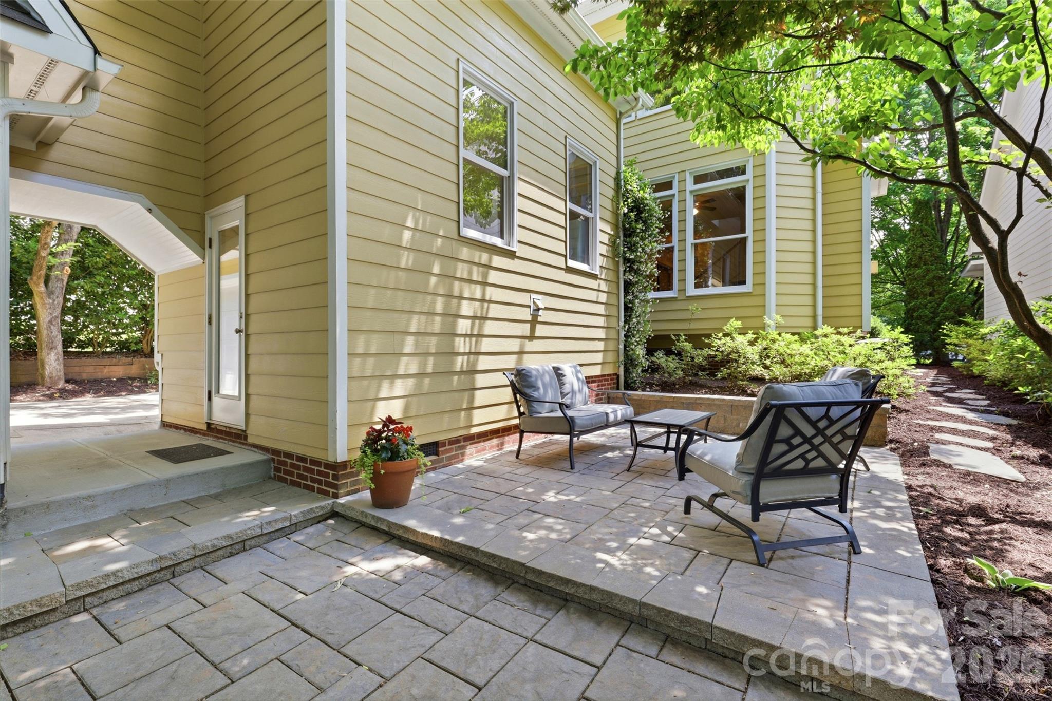 739 Julia Street