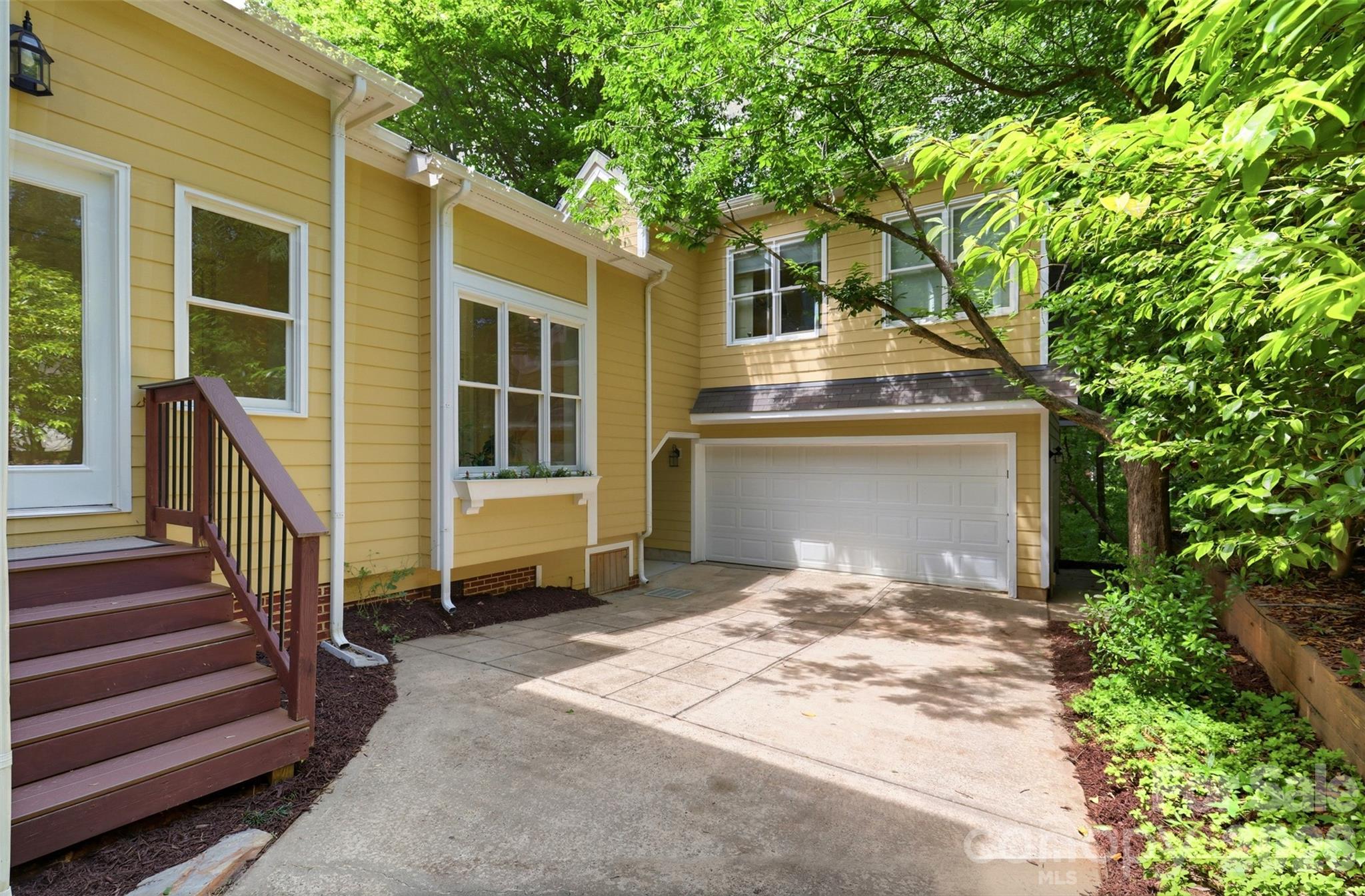 739 Julia Street