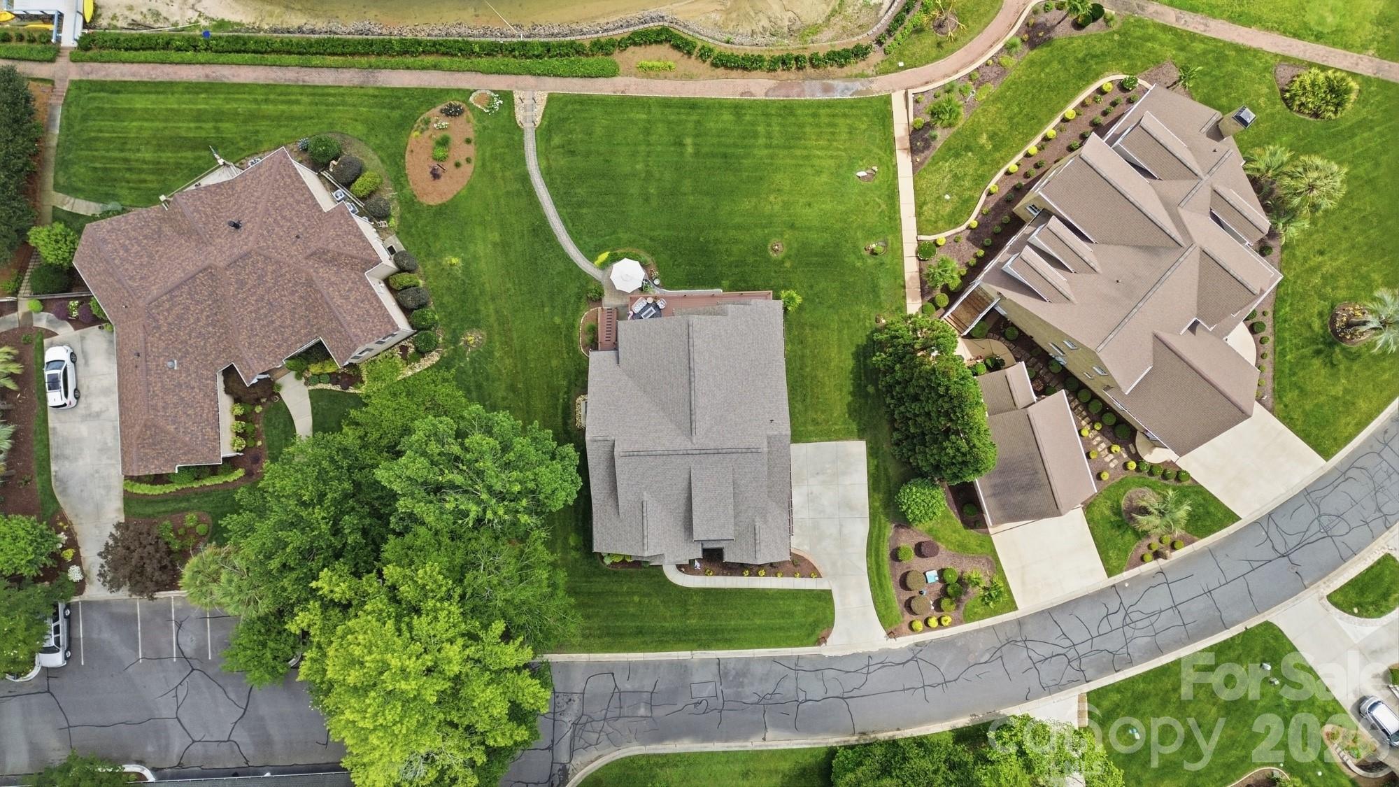 913 Lake Club Drive