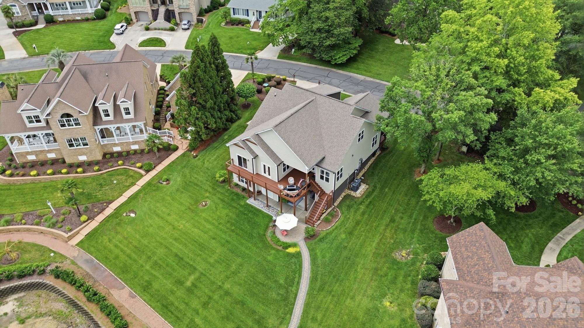 913 Lake Club Drive