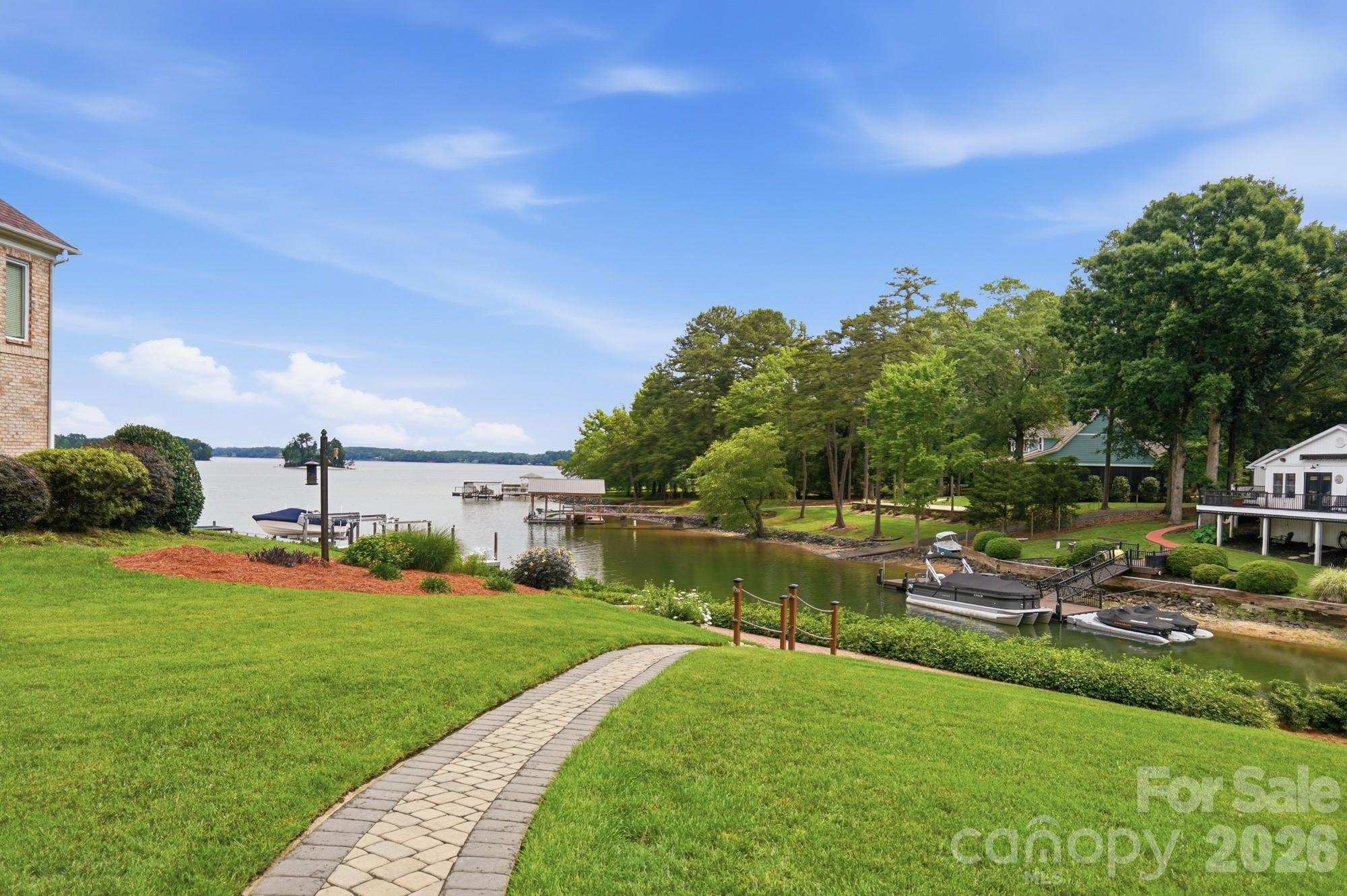 913 Lake Club Drive