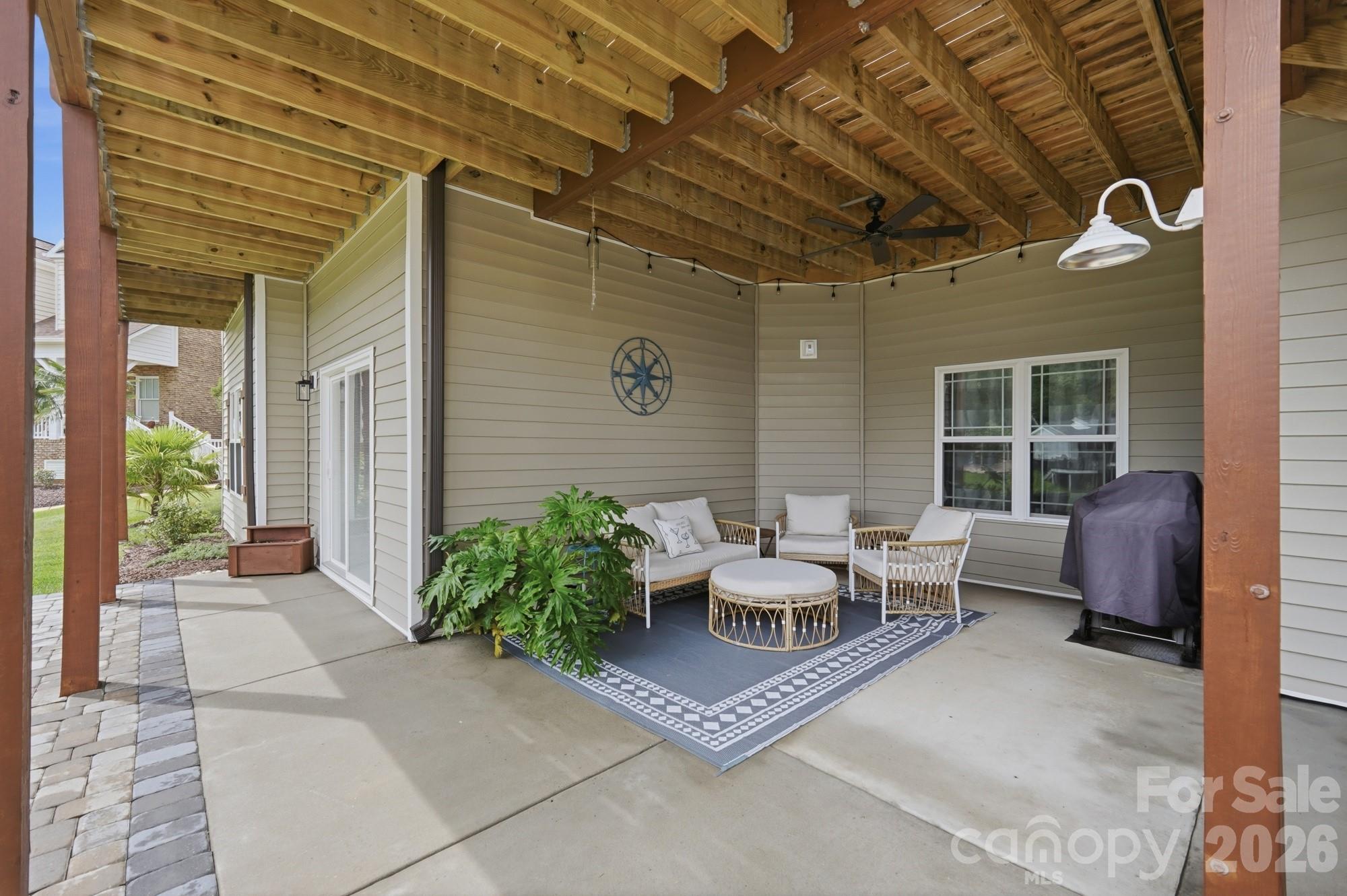 913 Lake Club Drive
