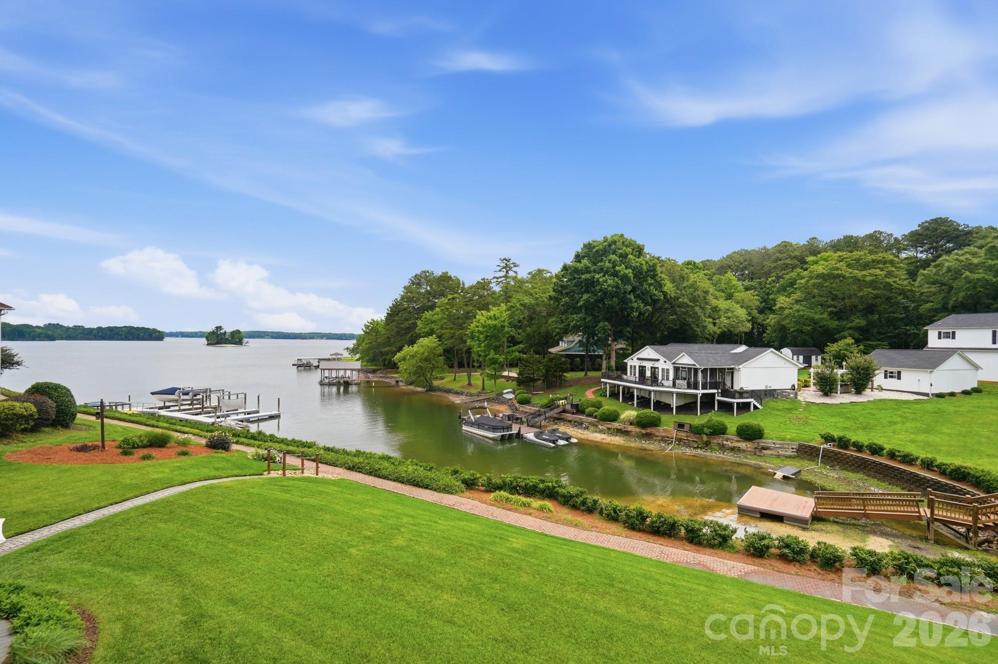 913 Lake Club Drive