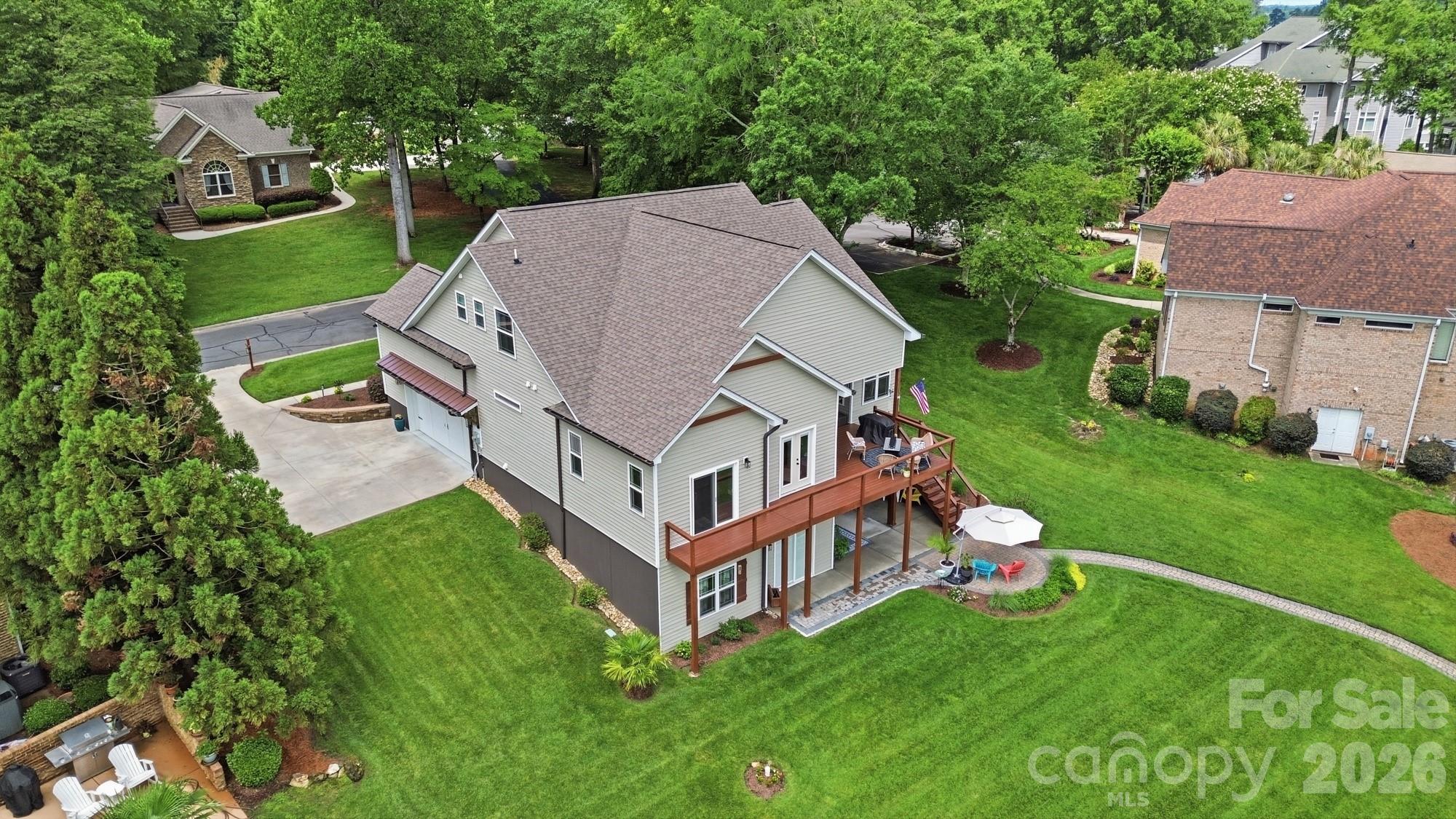 913 Lake Club Drive