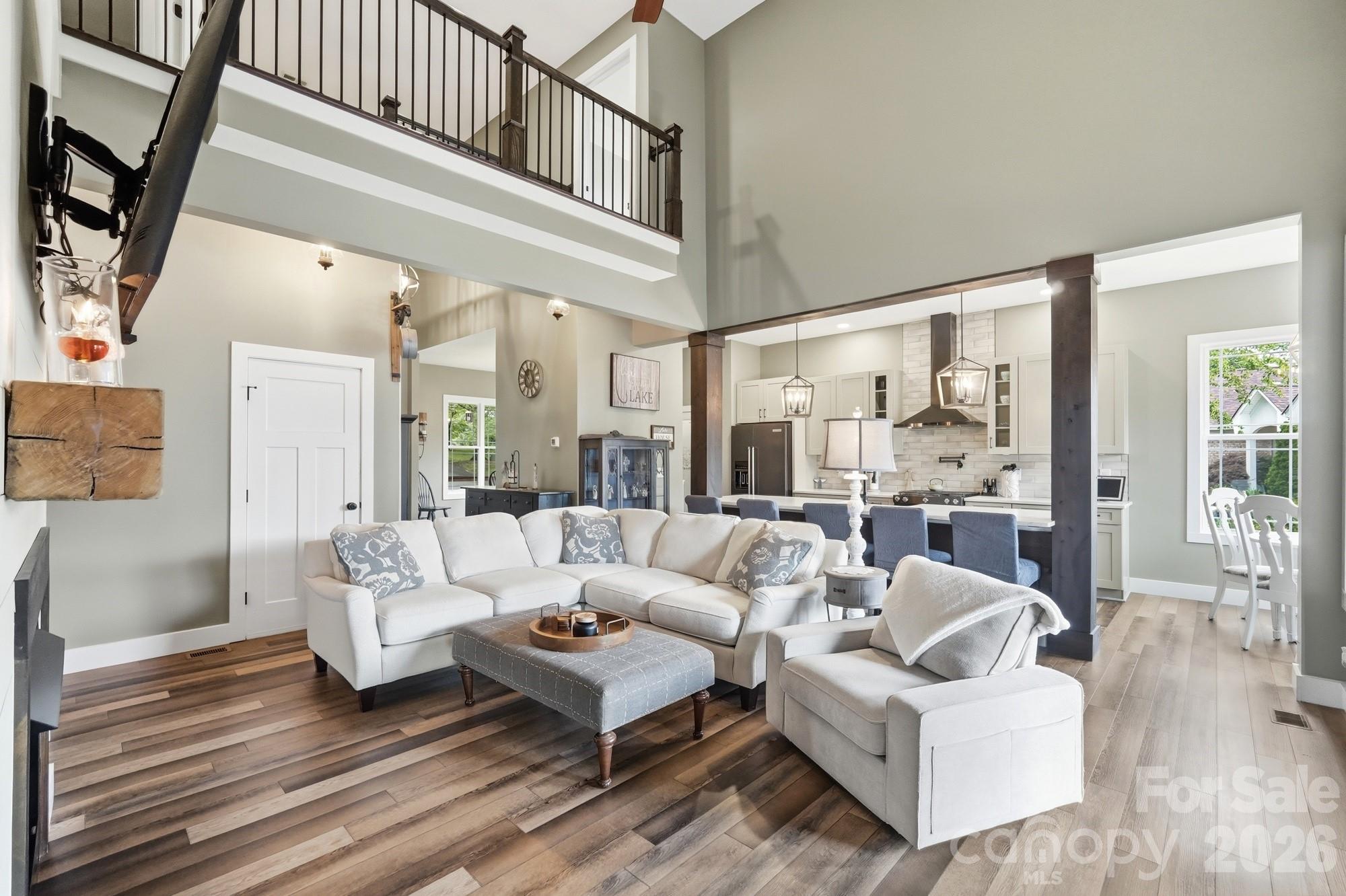 913 Lake Club Drive
