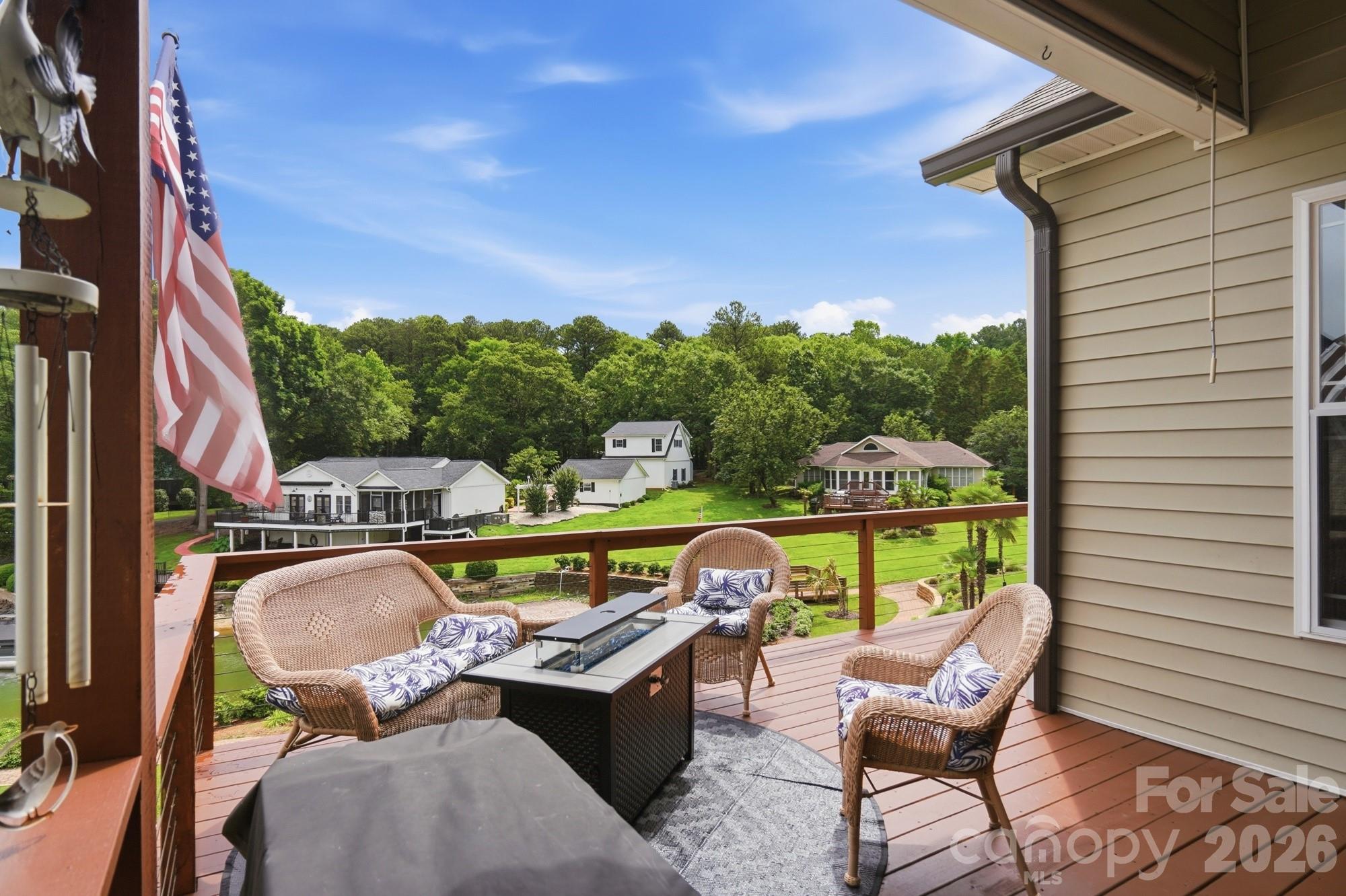 913 Lake Club Drive