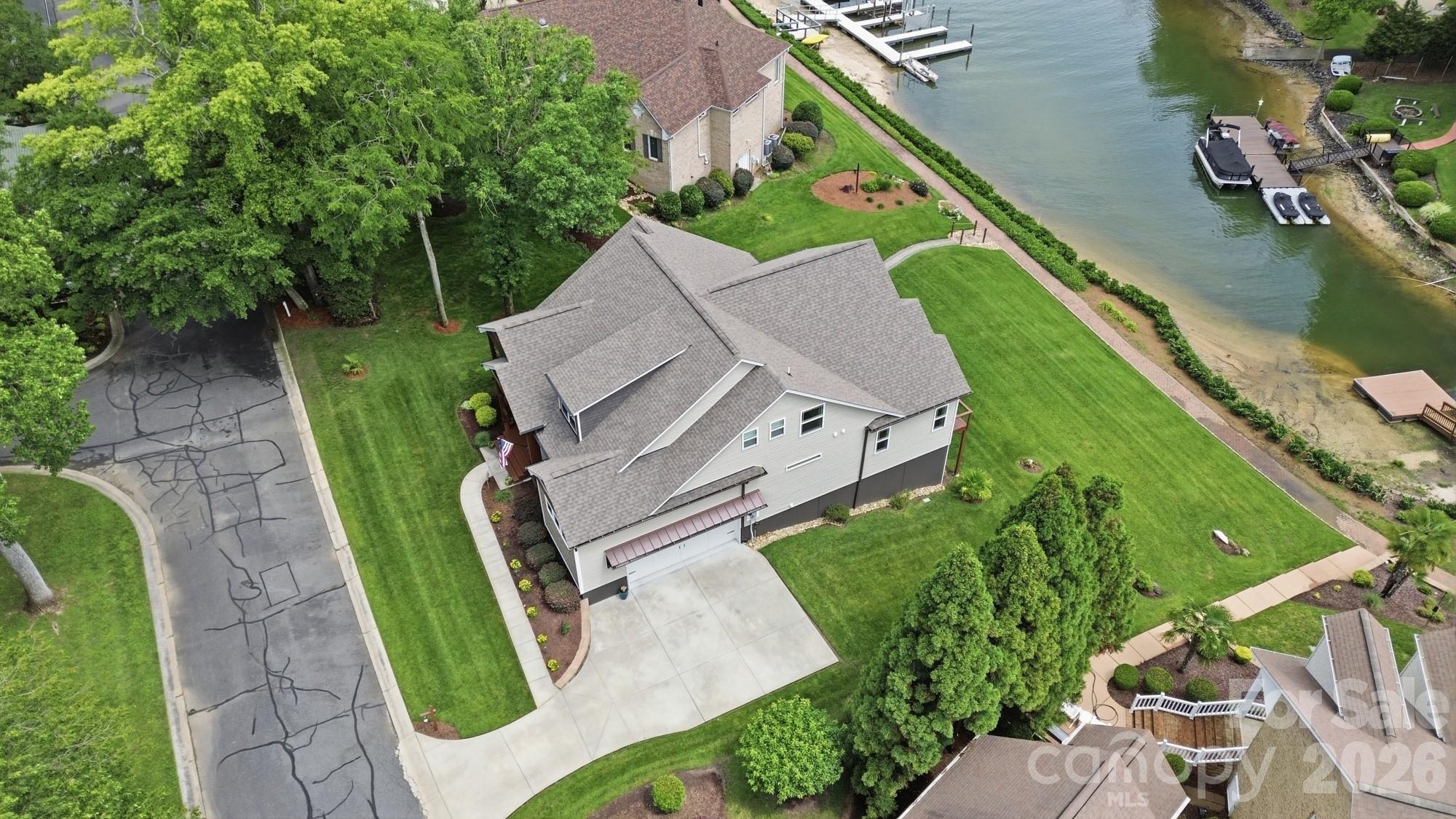913 Lake Club Drive