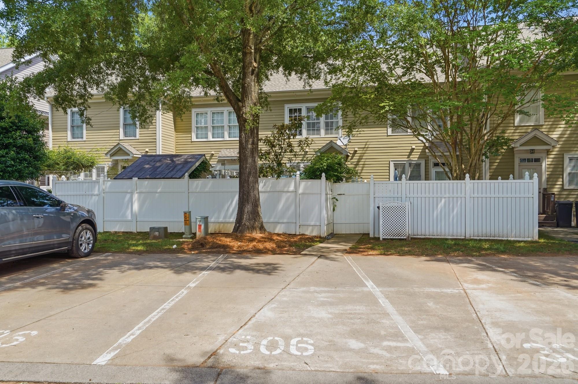 306 Elis Way