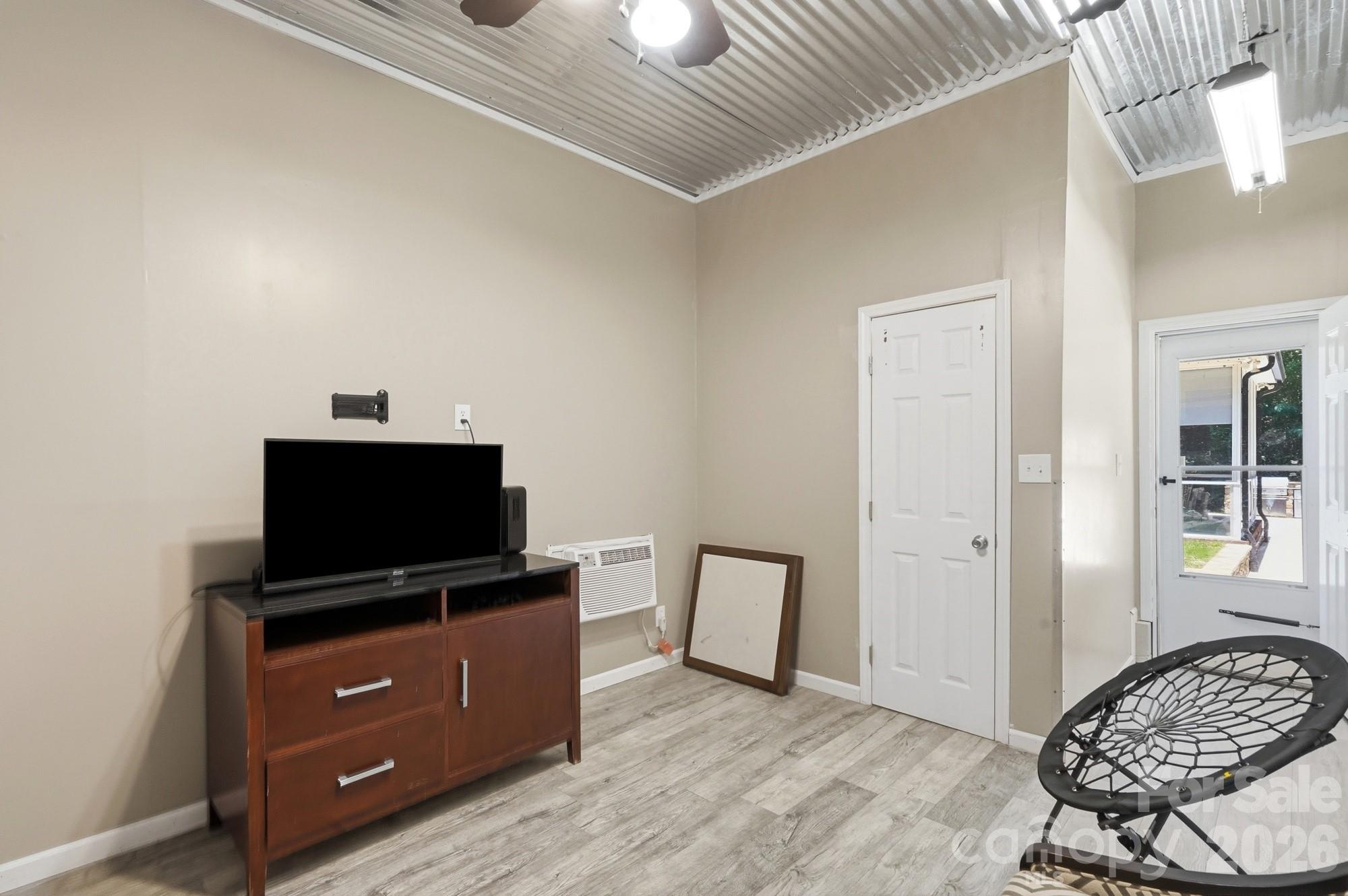832 Savile Lane