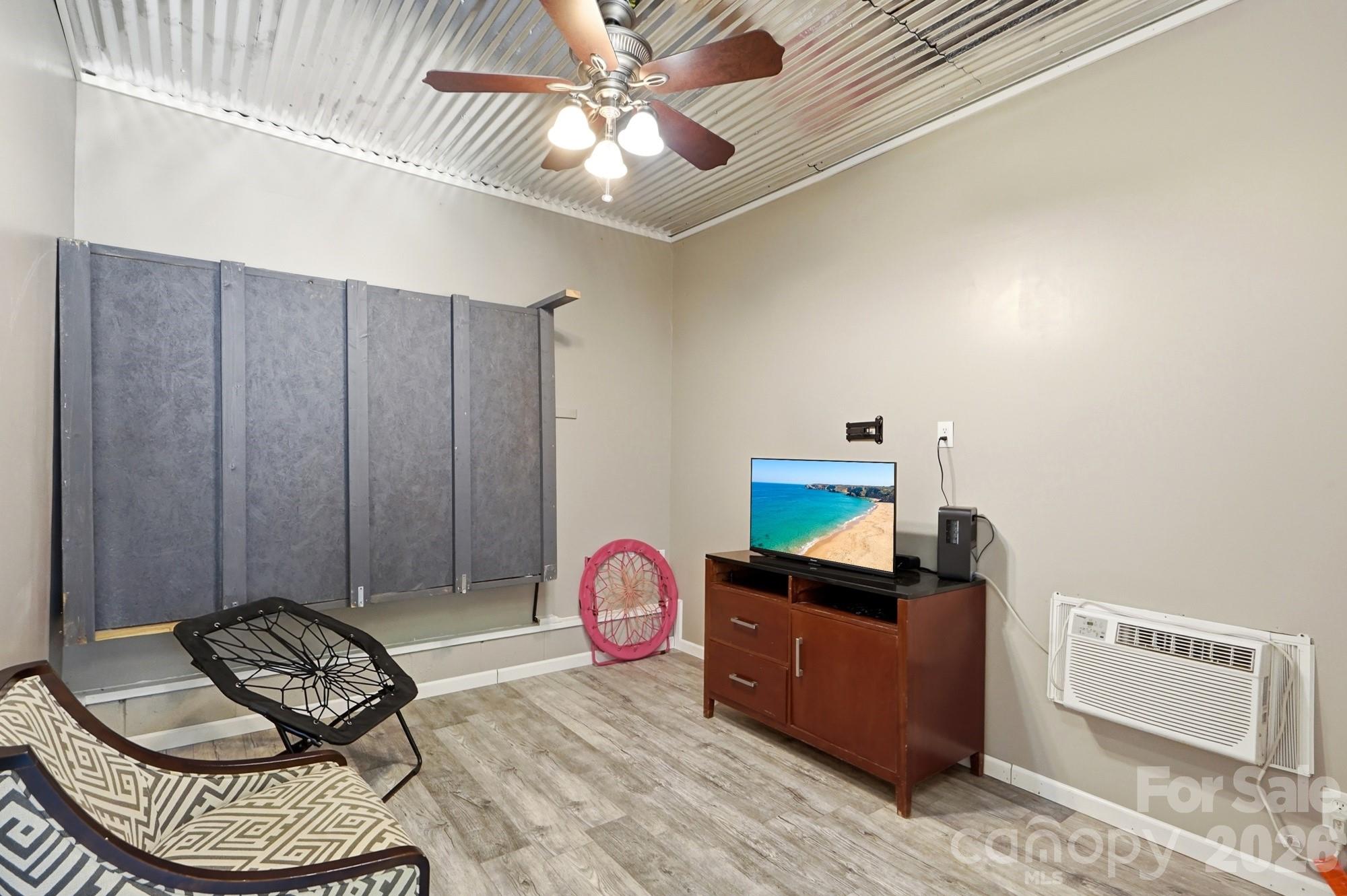 832 Savile Lane
