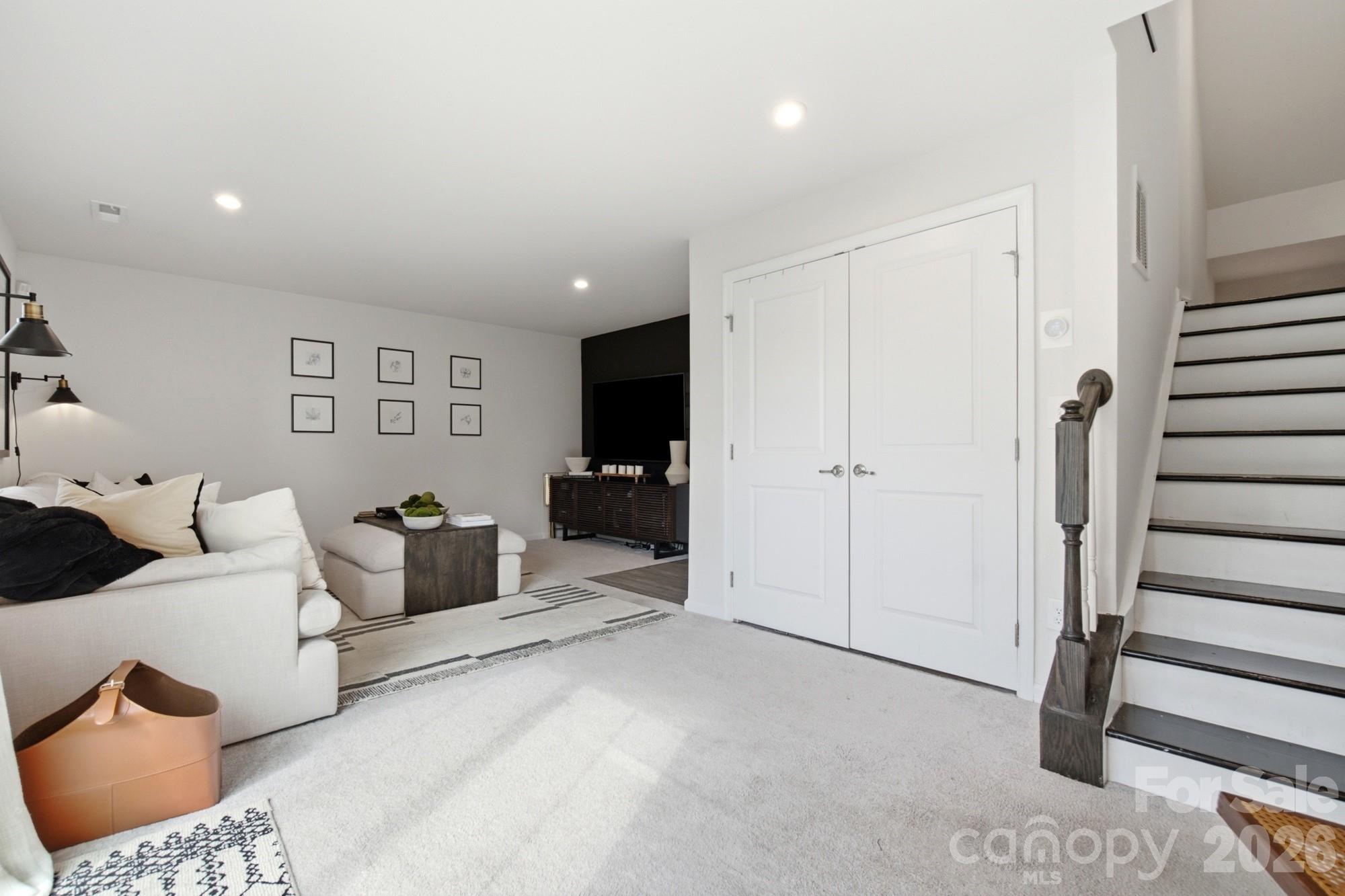 2543 Grantham Place Drive