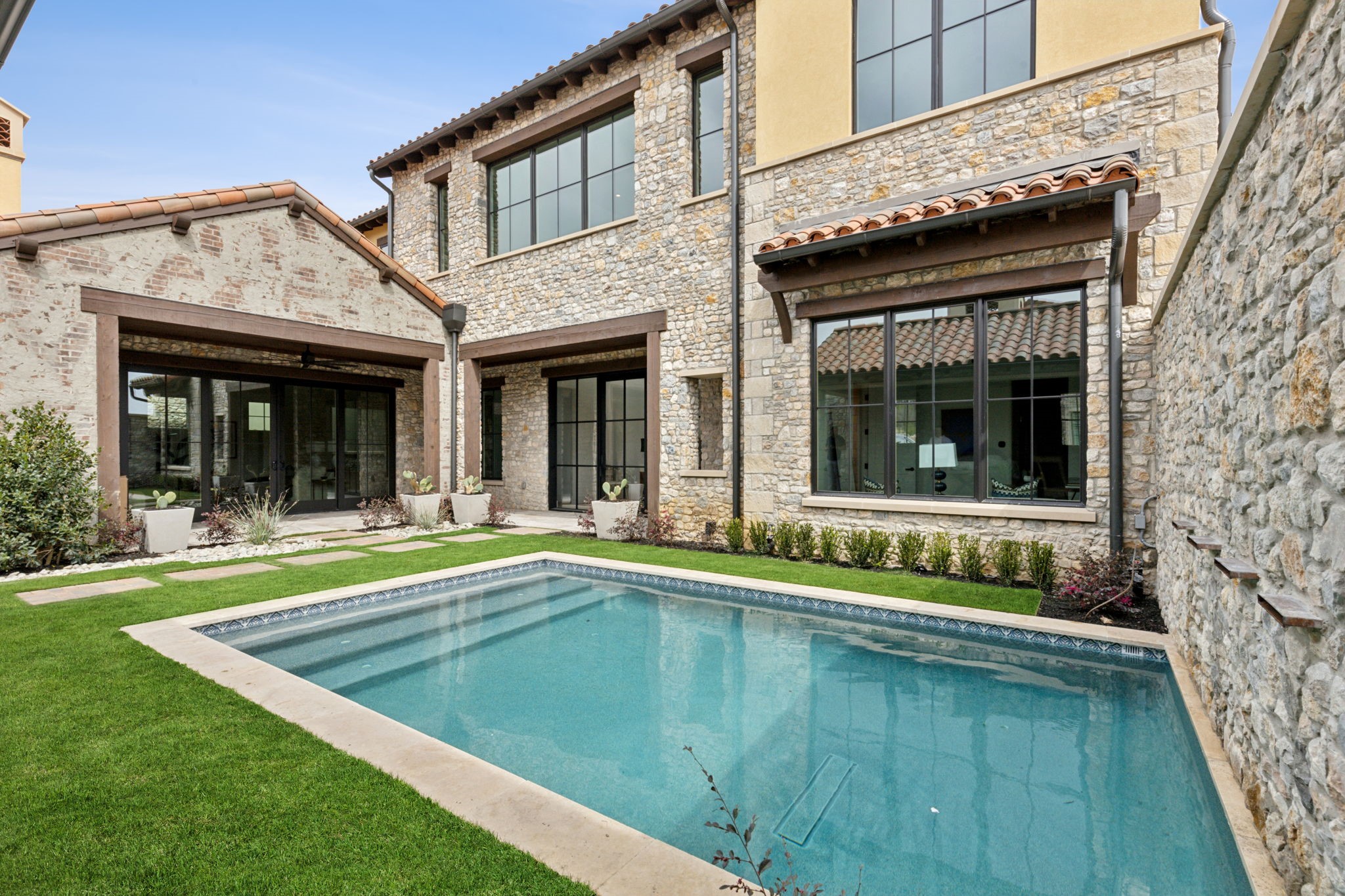 12 Cardona Drive