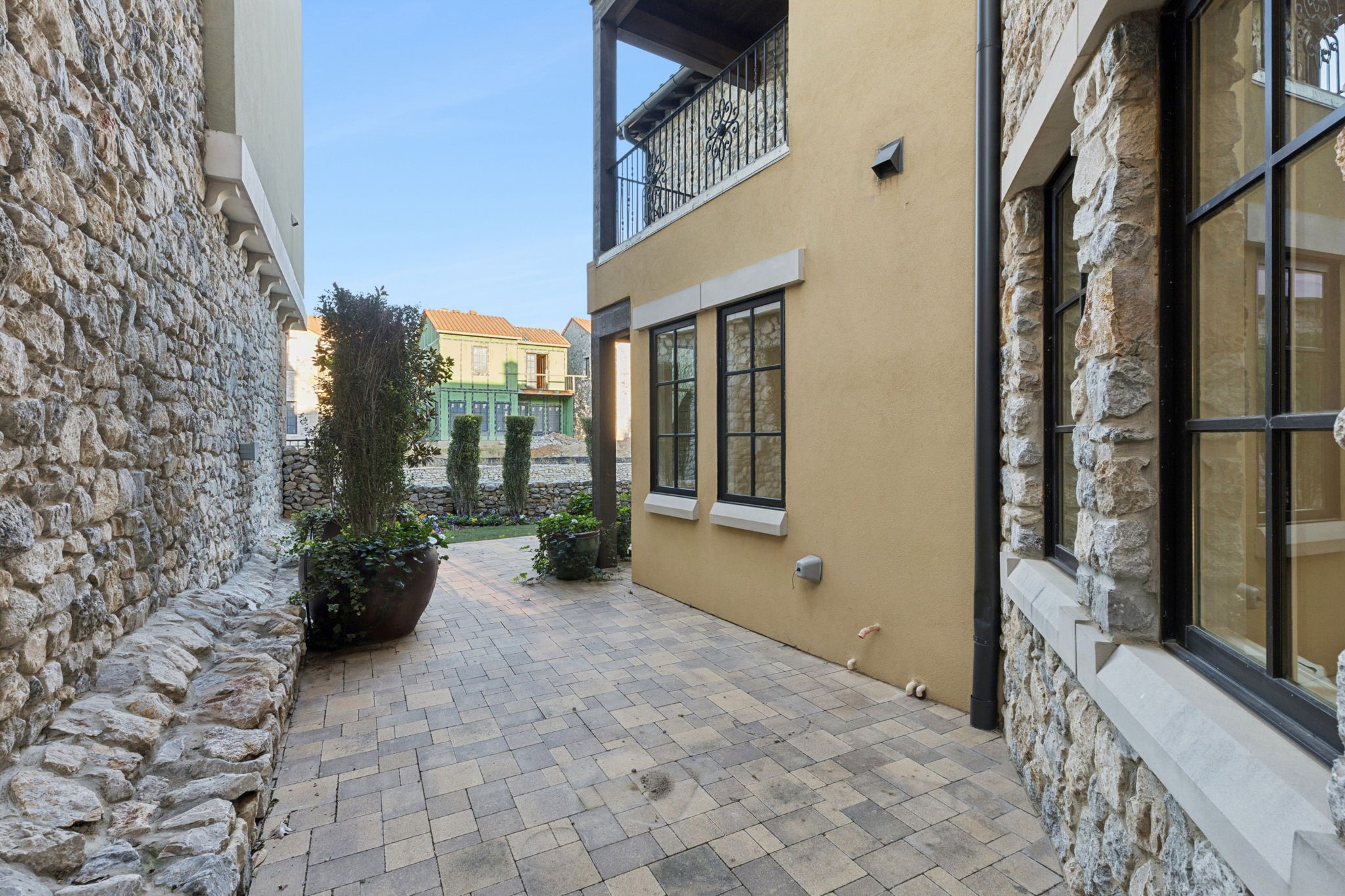 10 Comillas Drive