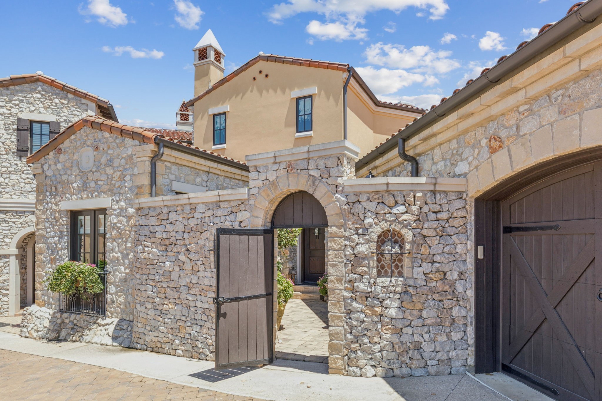 10 Comillas Drive