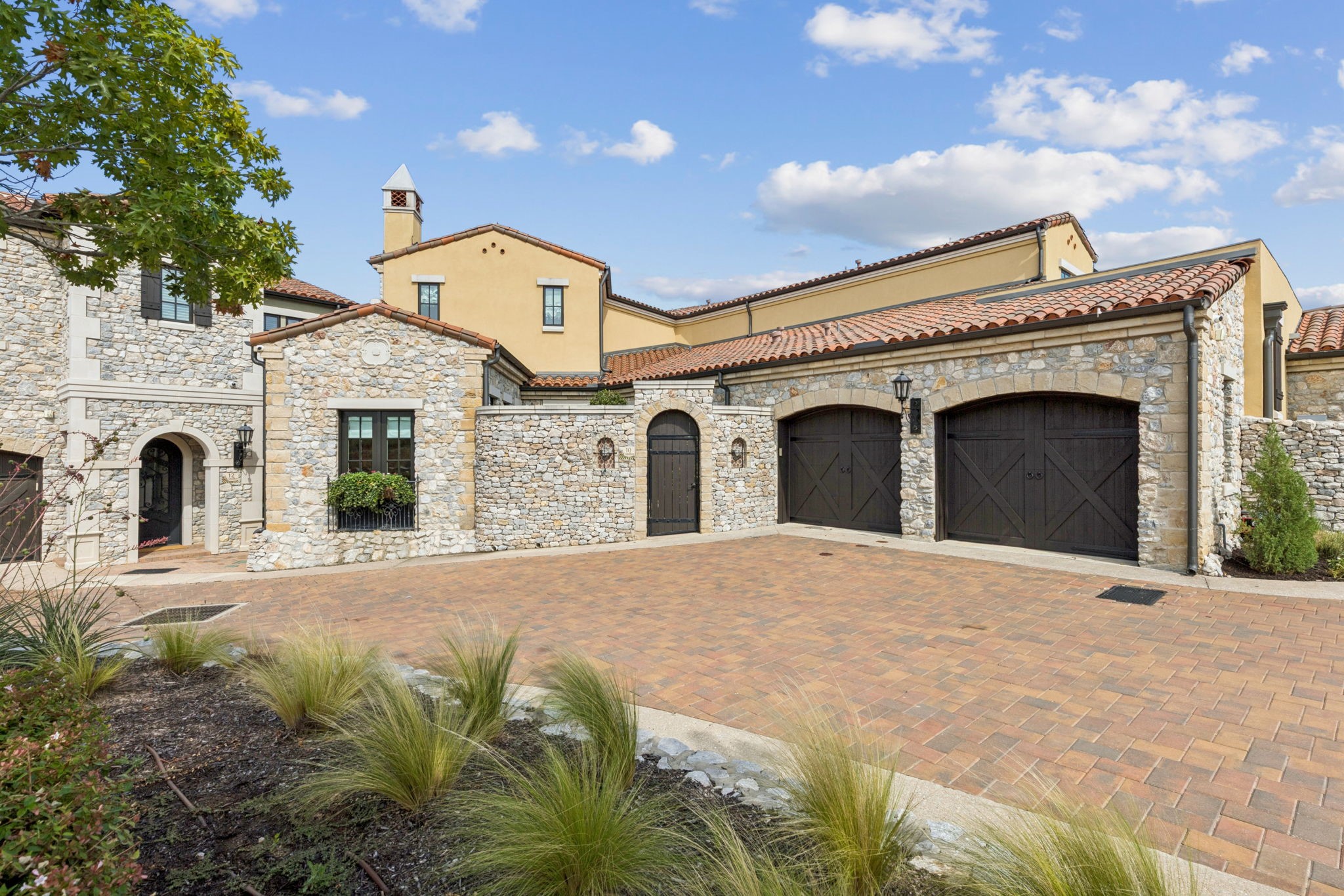 10 Comillas Drive