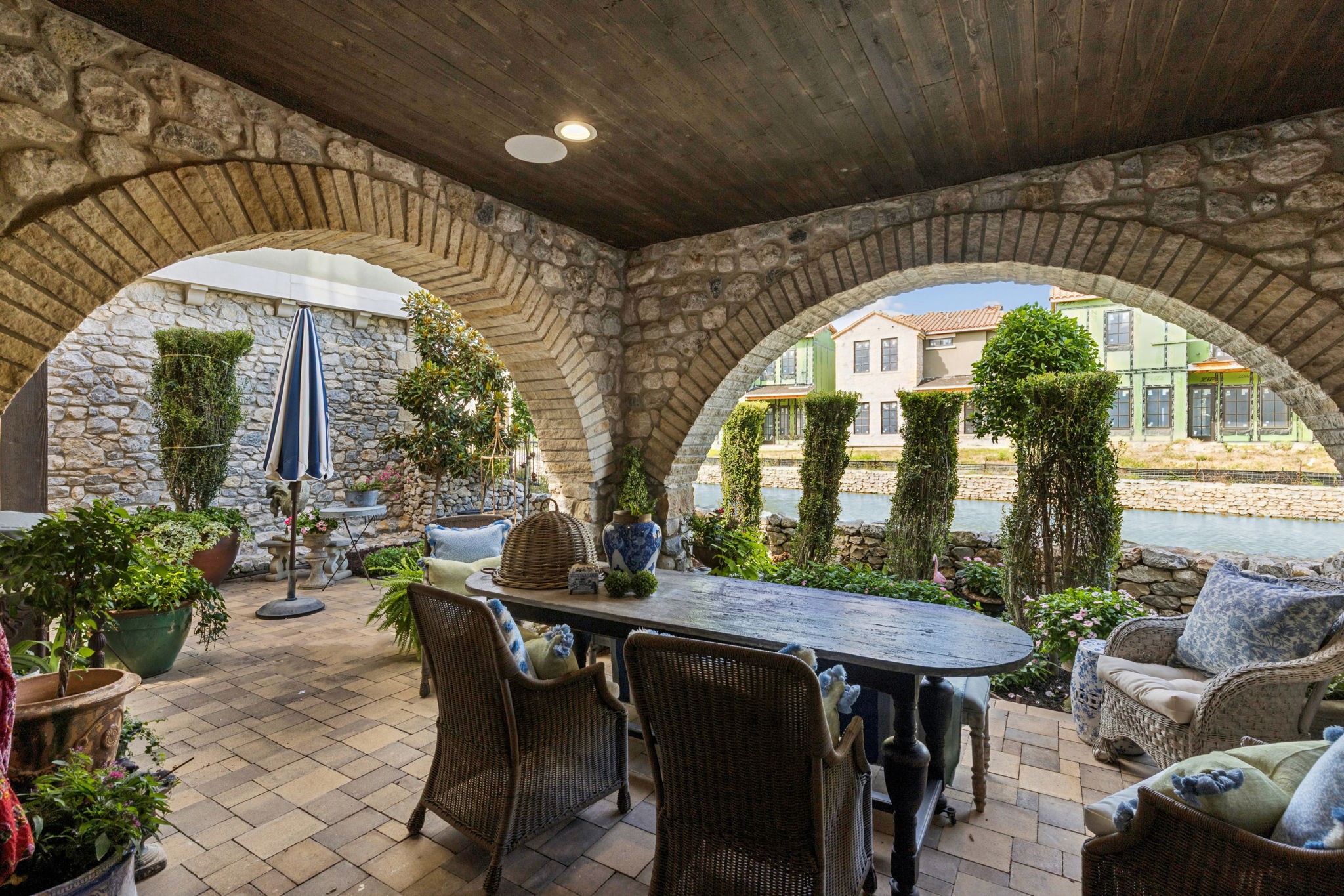 10 Comillas Drive