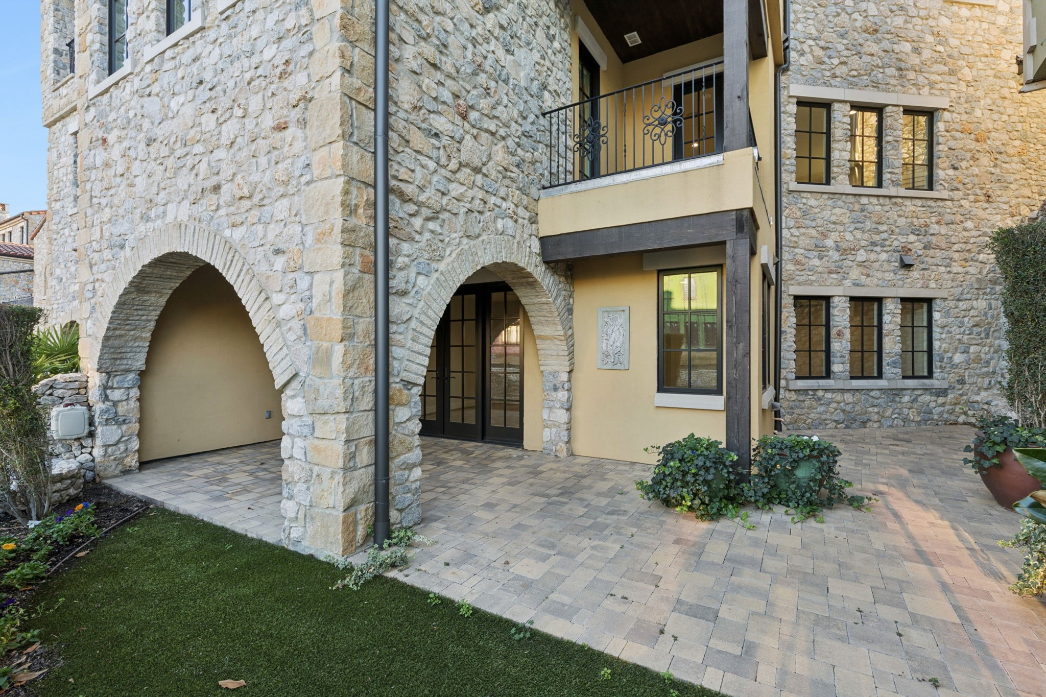 10 Comillas Drive