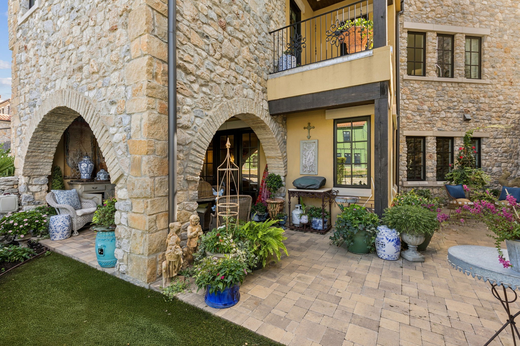 10 Comillas Drive