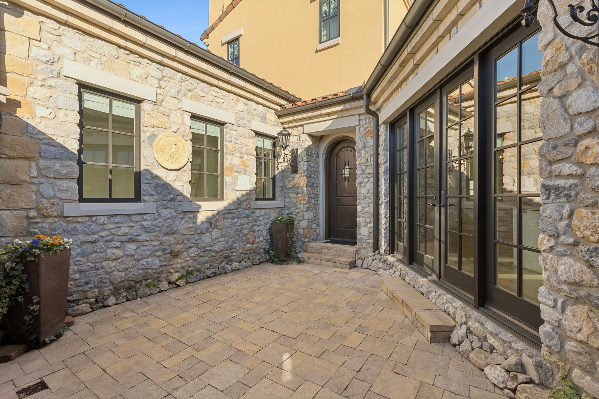 10 Comillas Drive