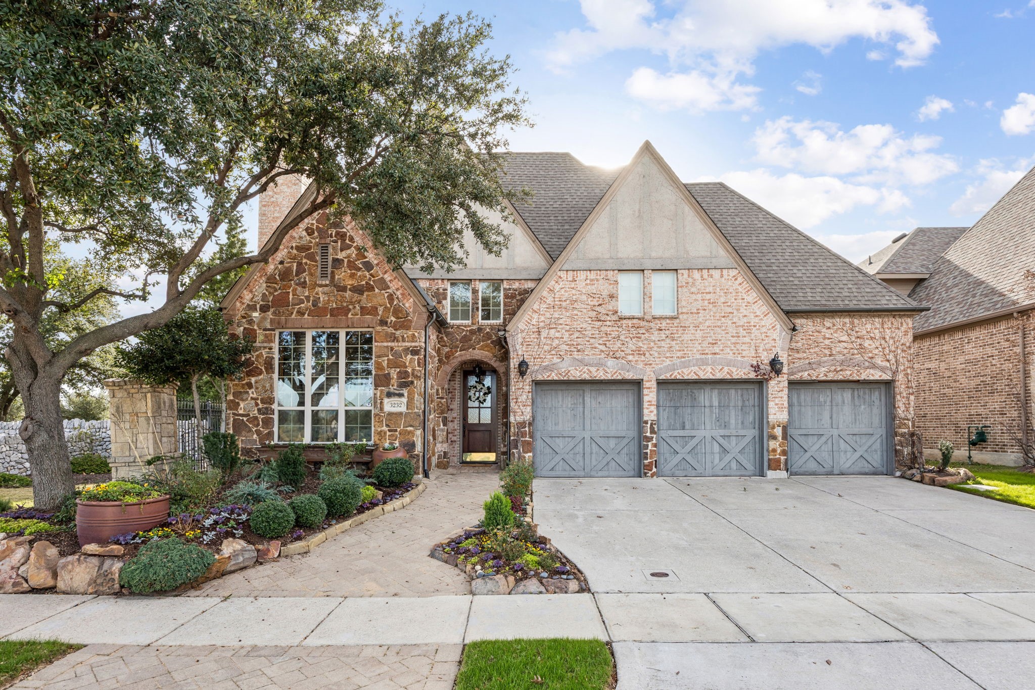 3232 Stonefield