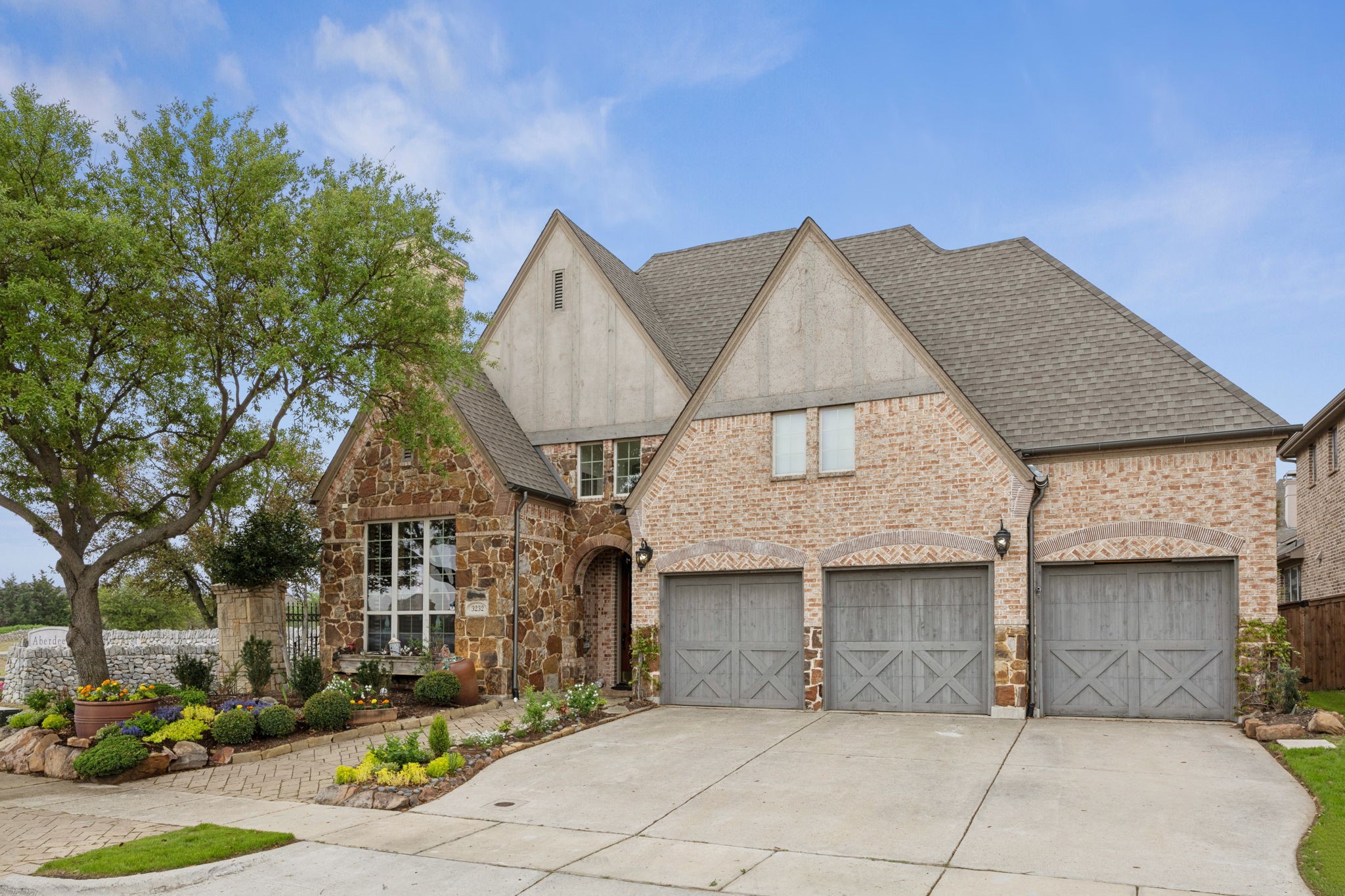 3232 Stonefield