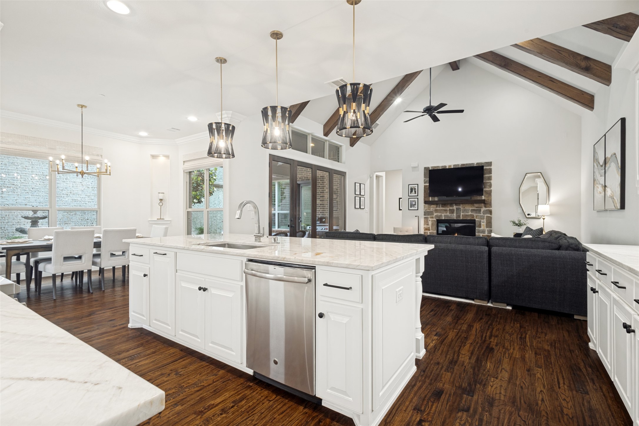 1613 Riviera Lane